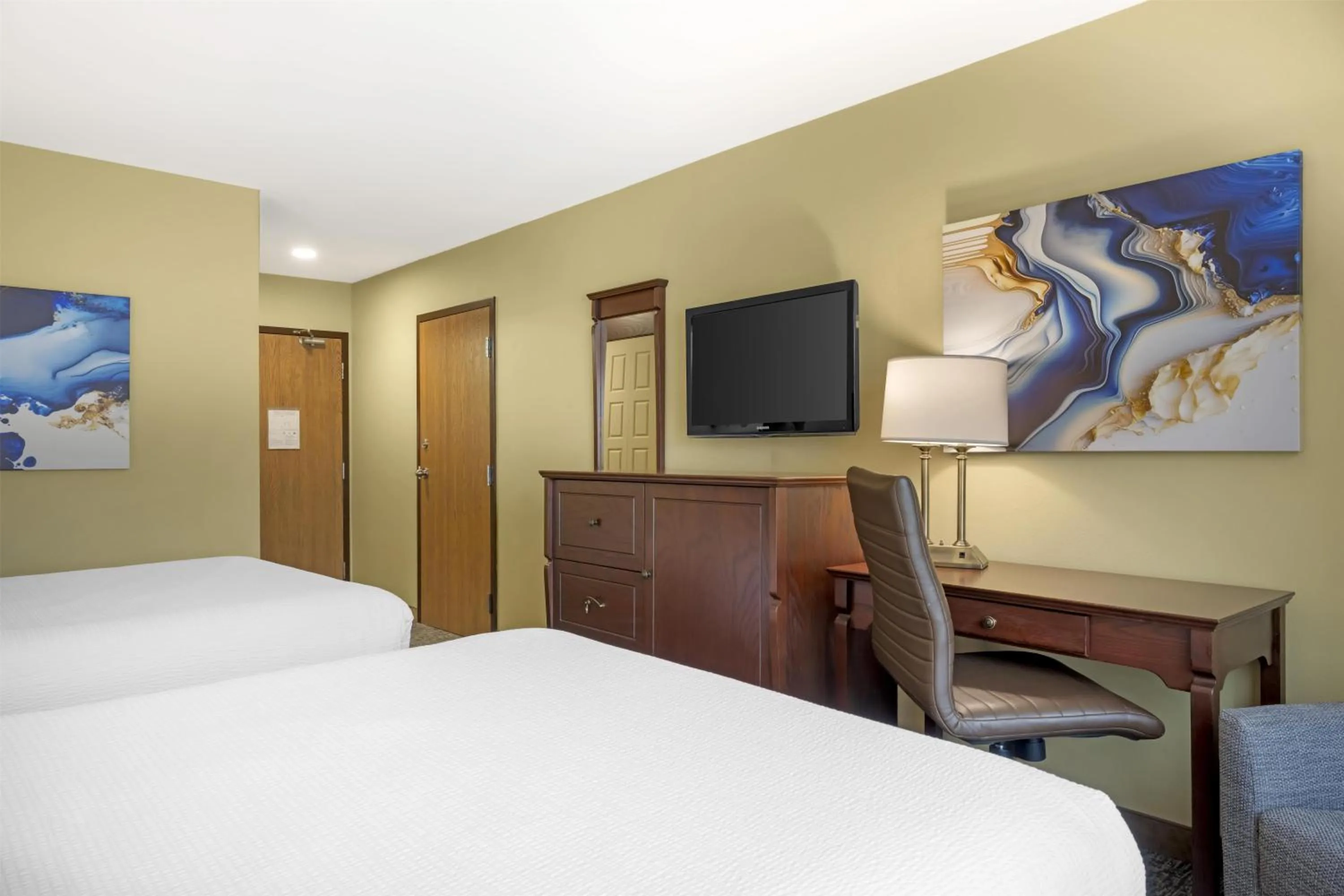 Bedroom, Bed in Best Western Plus Grand-Sault Hotel & Suites