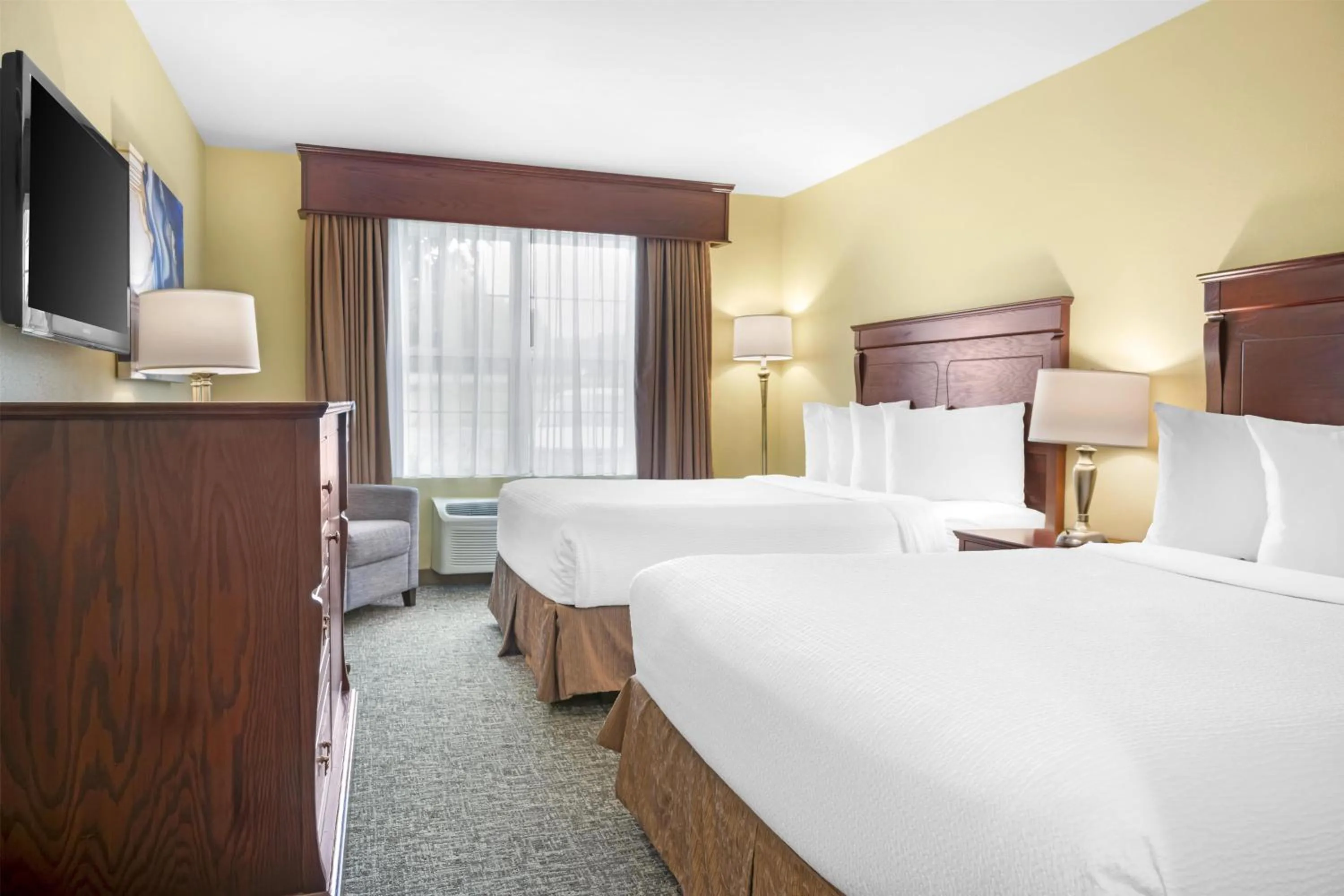 Bedroom, Bed in Best Western Plus Grand-Sault Hotel & Suites