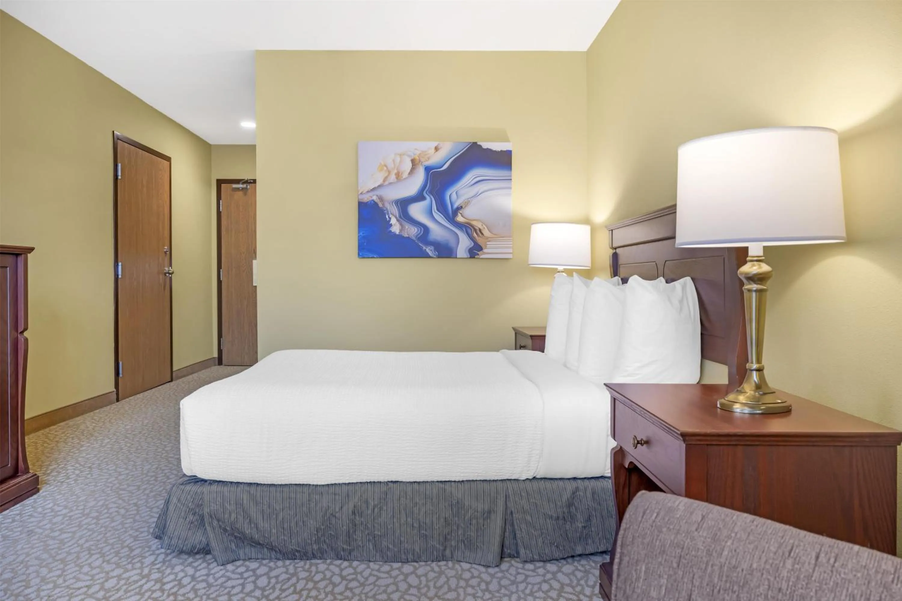Bedroom, Bed in Best Western Plus Grand-Sault Hotel & Suites