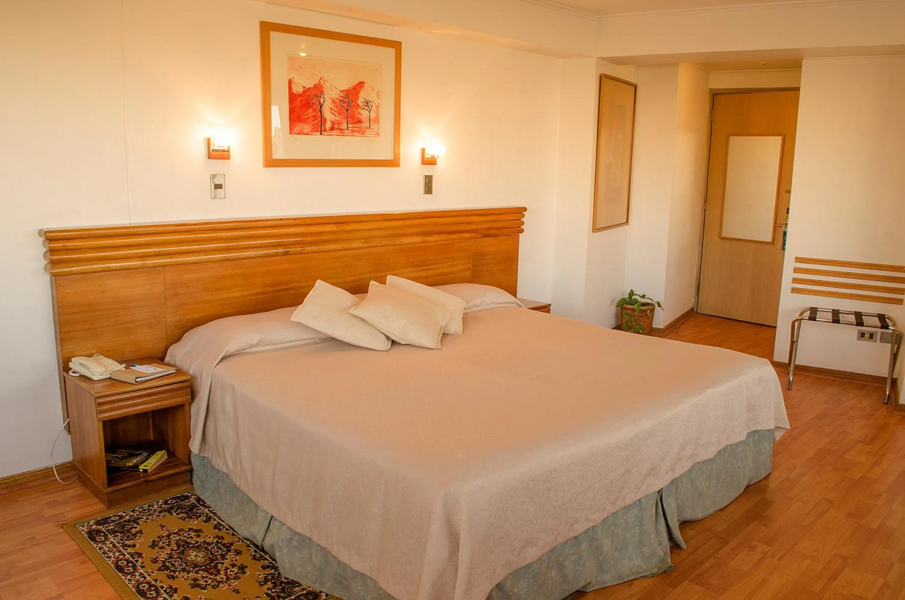 Photo of the whole room, Bed in LRH Viña del Mar and Convention Center