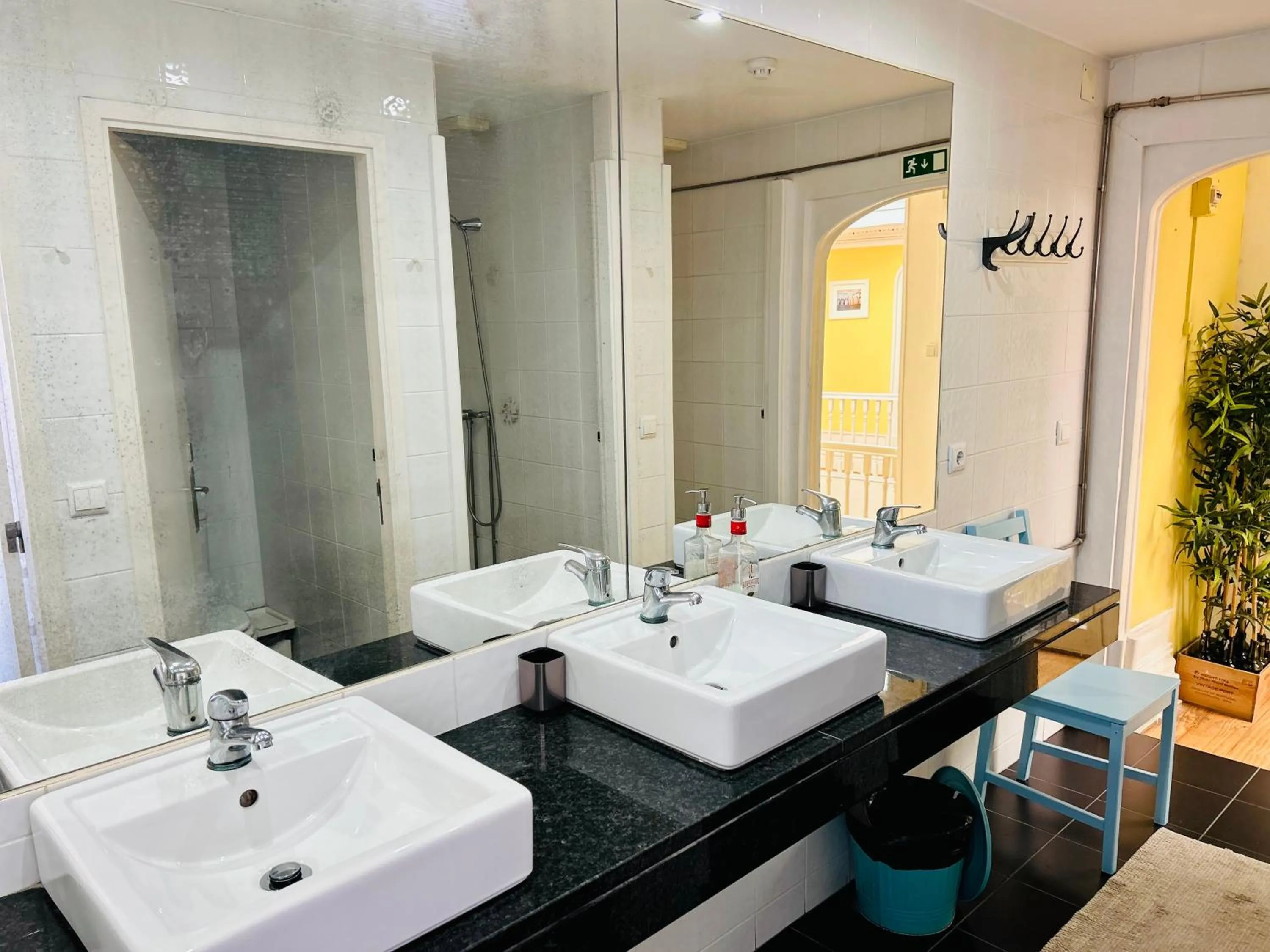 Shower in Porto Wine Hostel