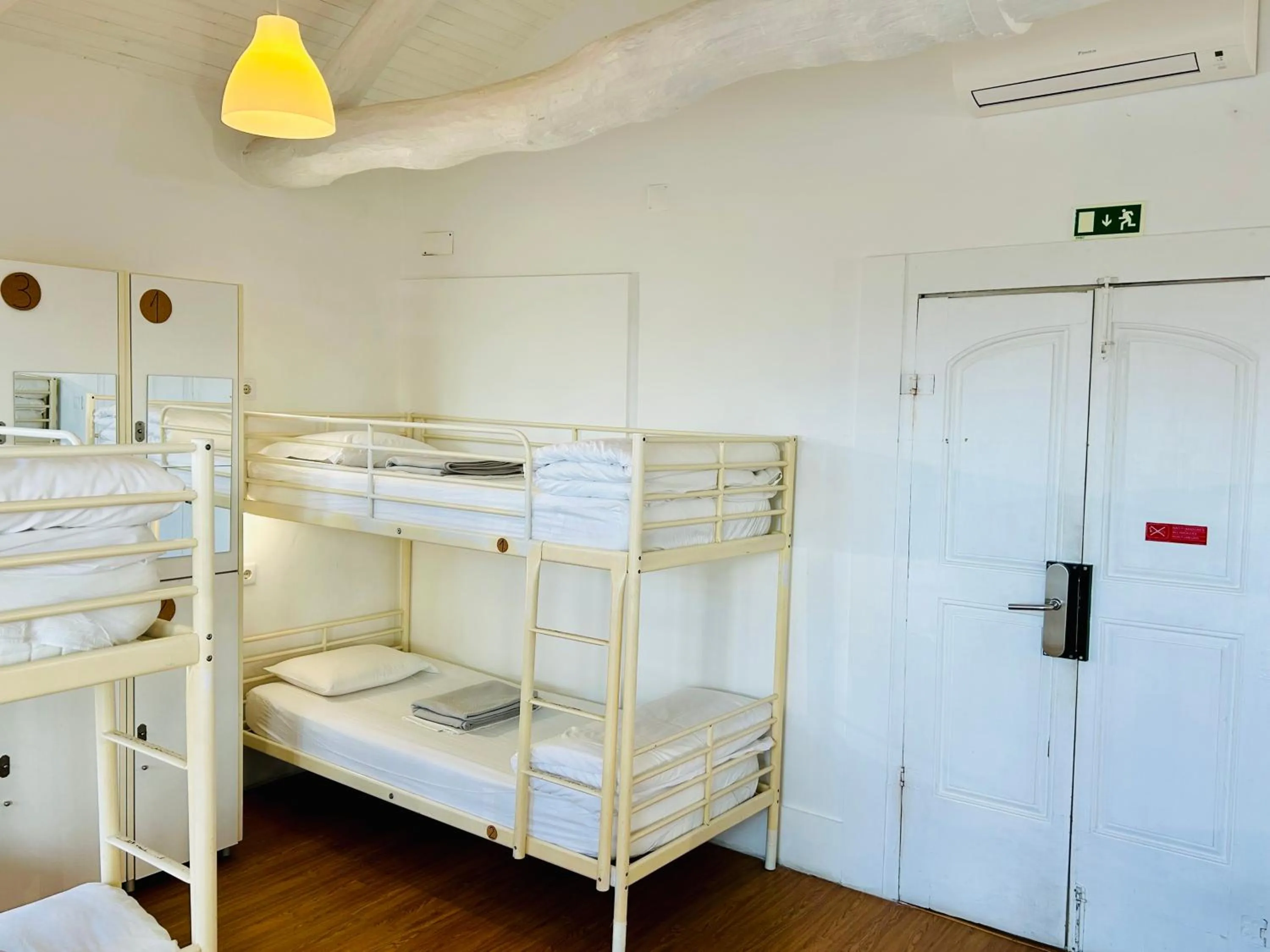 Bedroom, Bed in Porto Wine Hostel