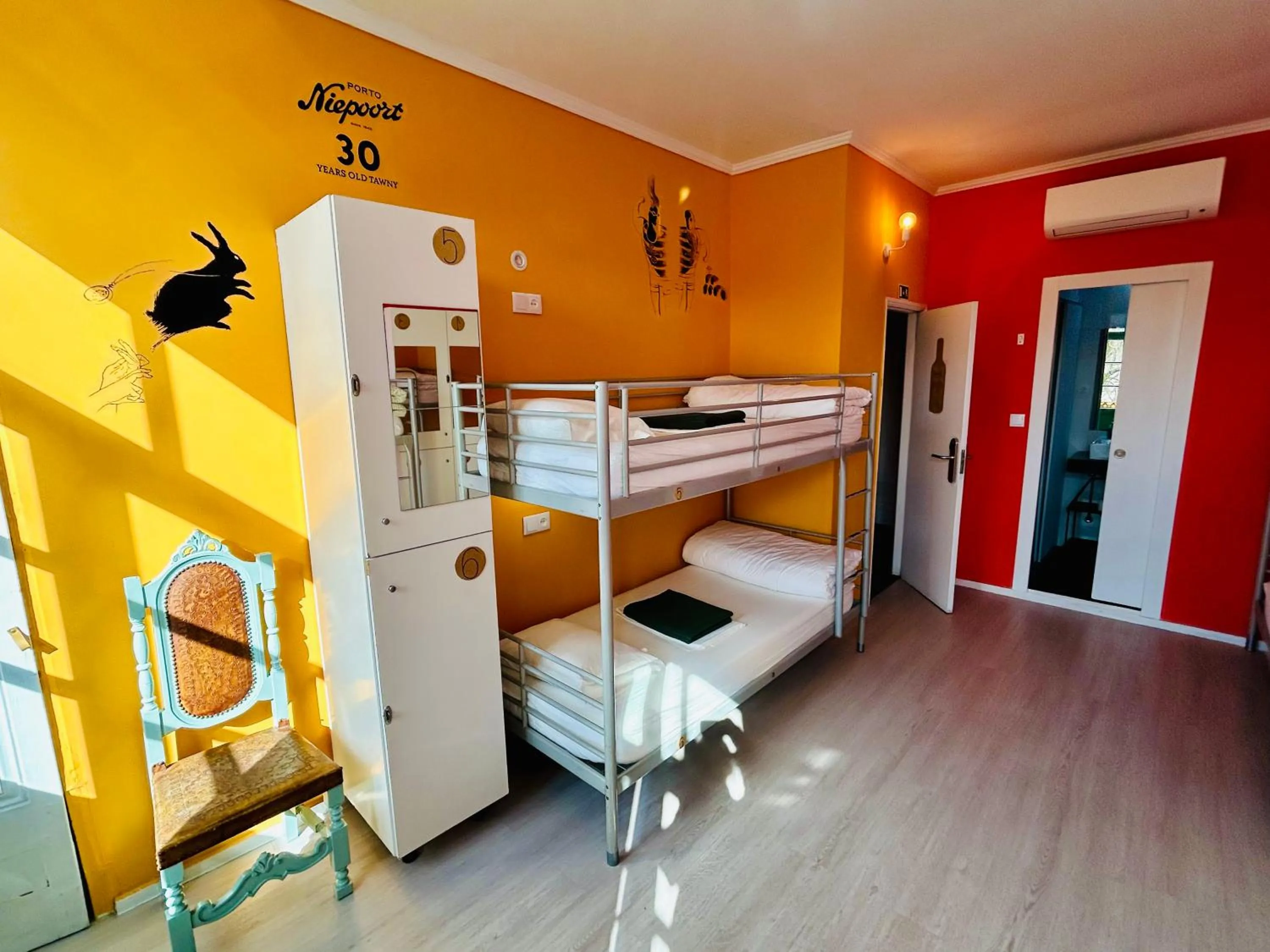 Bedroom, Bed in Porto Wine Hostel