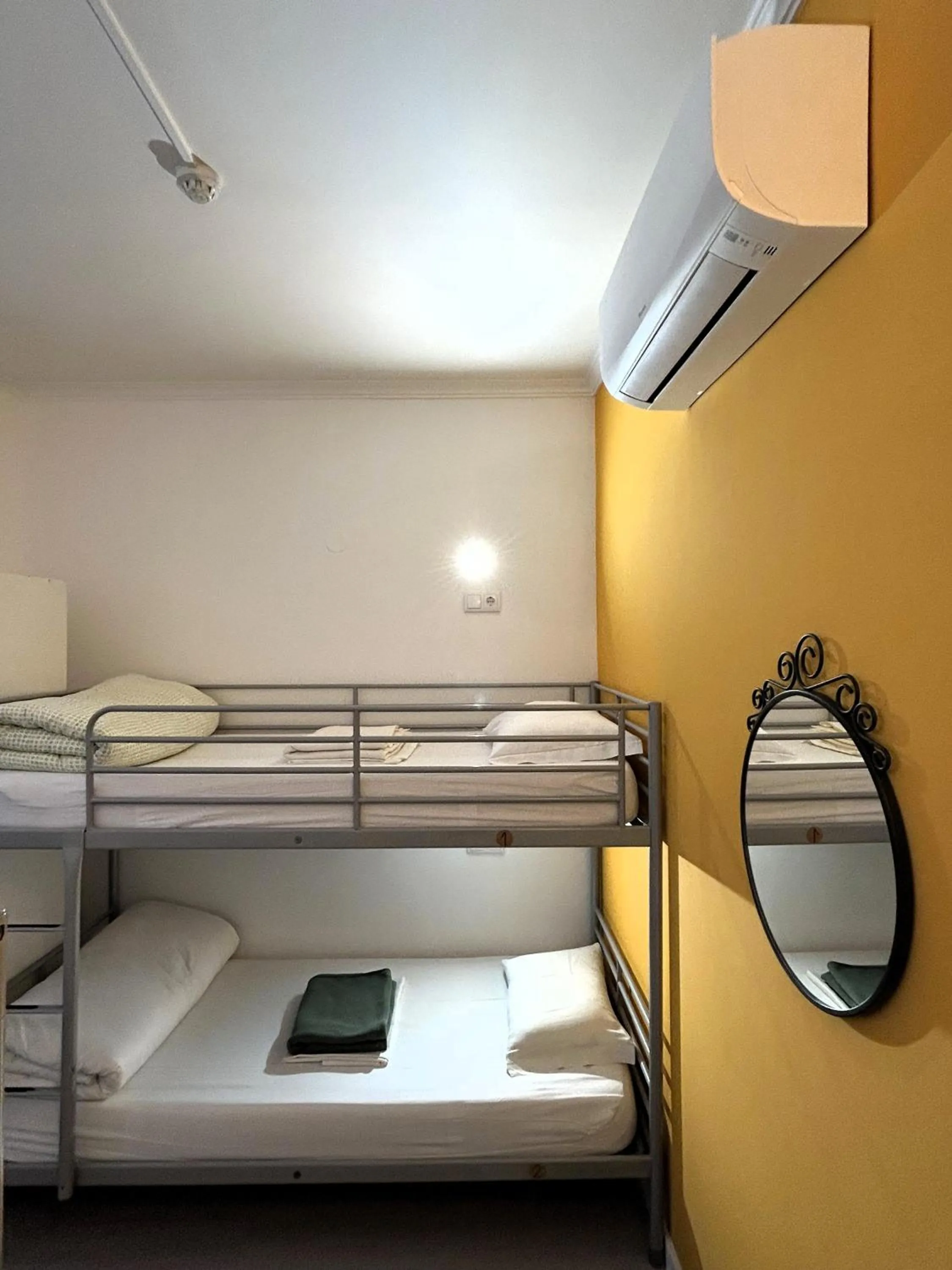 Bedroom, Bed in Porto Wine Hostel