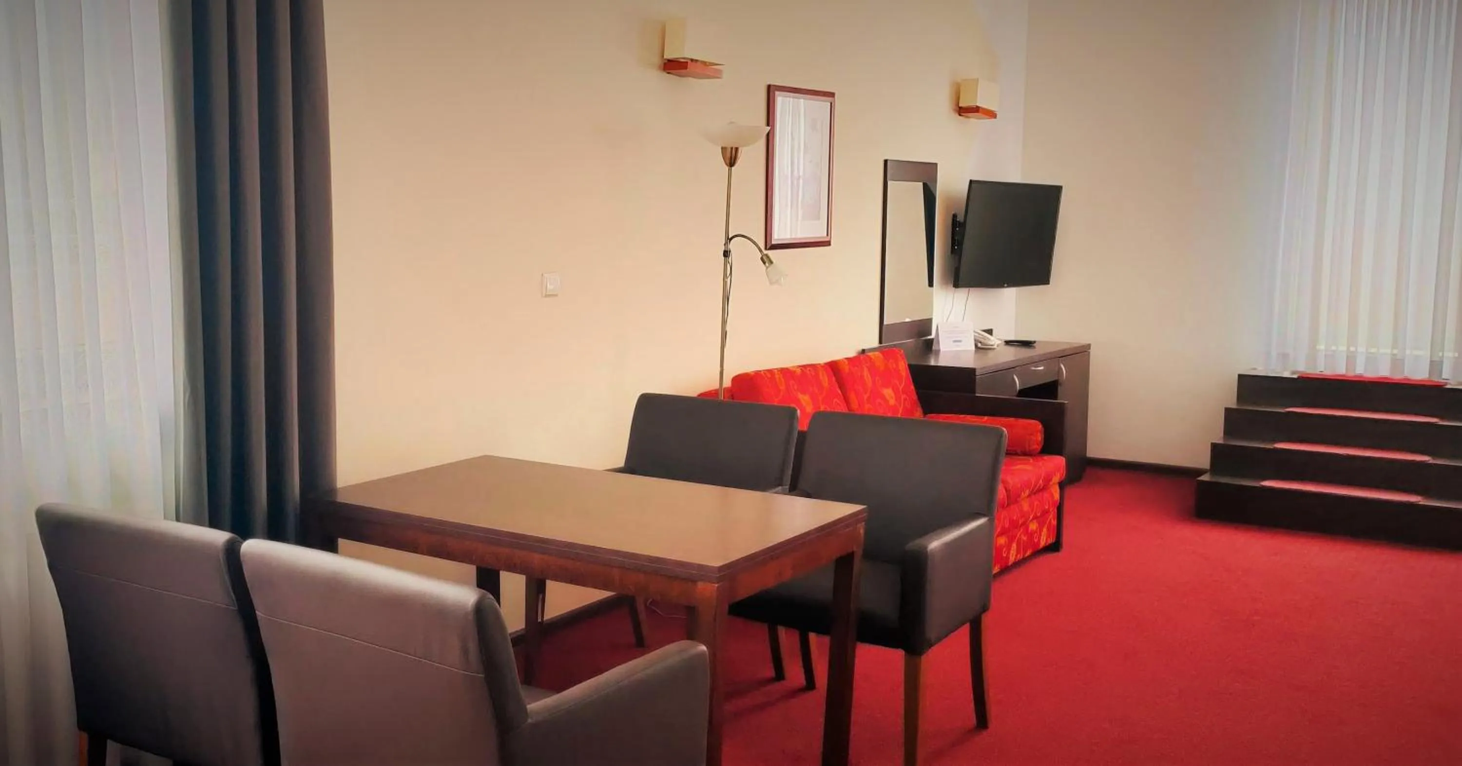 Photo of the whole room in Hyrny