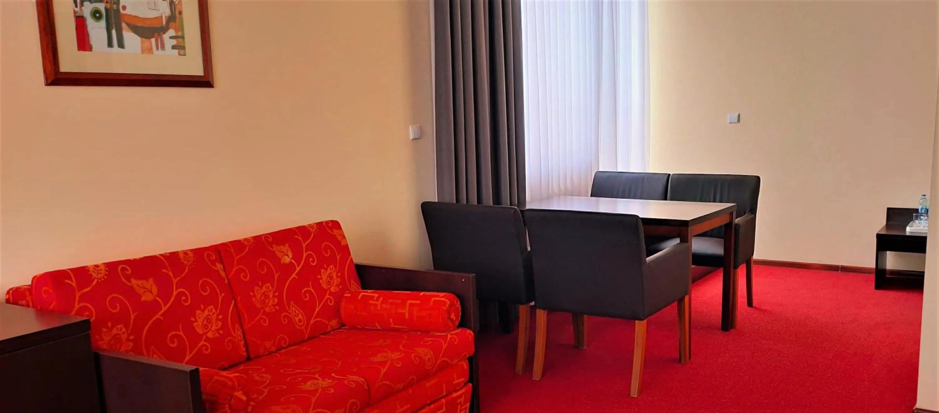 Photo of the whole room in Hyrny