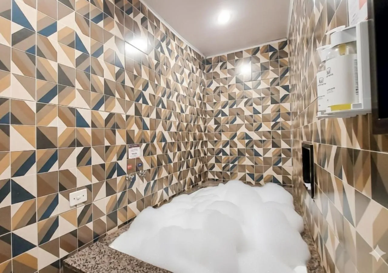 Hot Tub, Bed in Calamares Hotel São Caetano