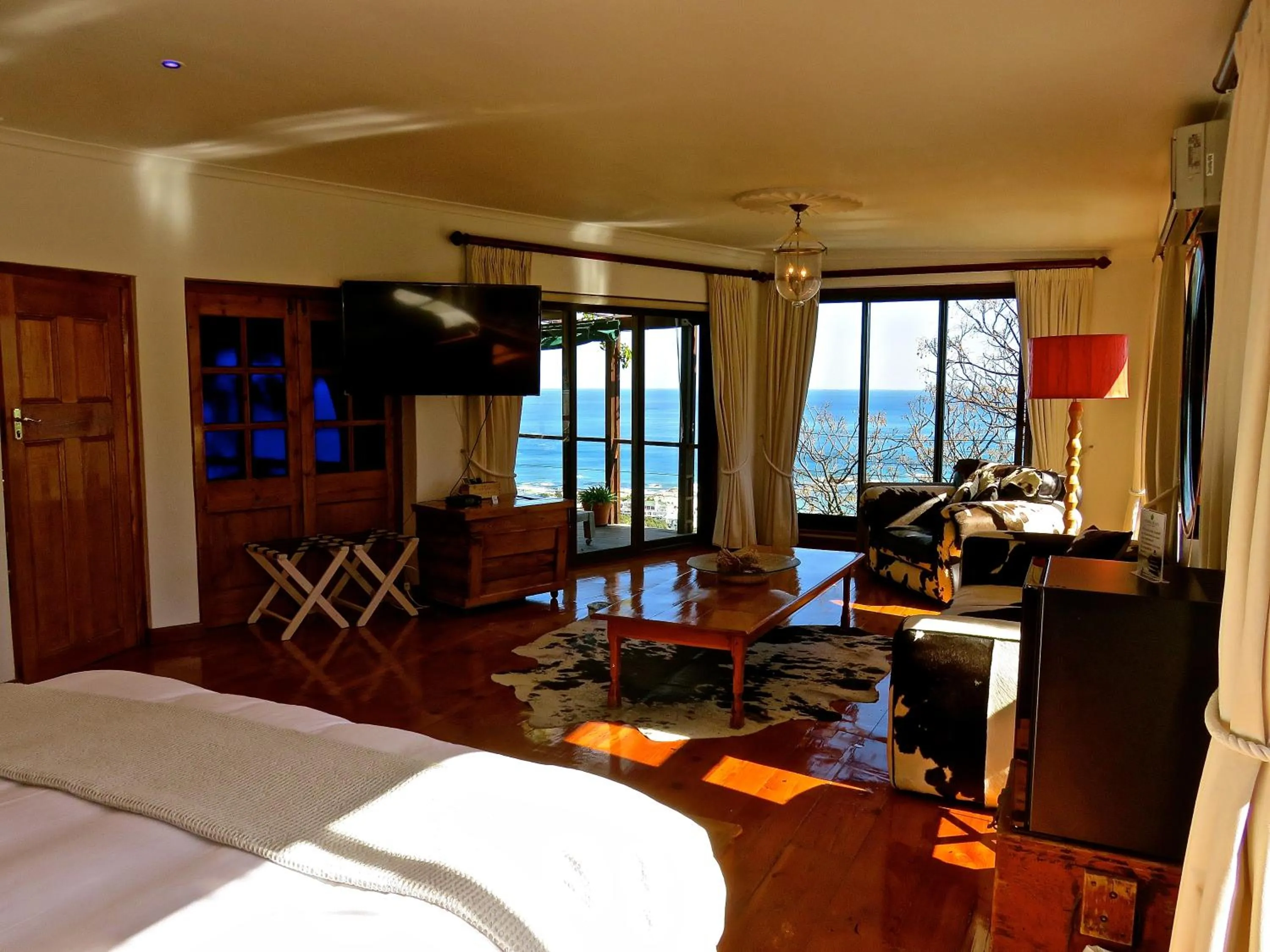 Neighbourhood, Bed in Boutique@10