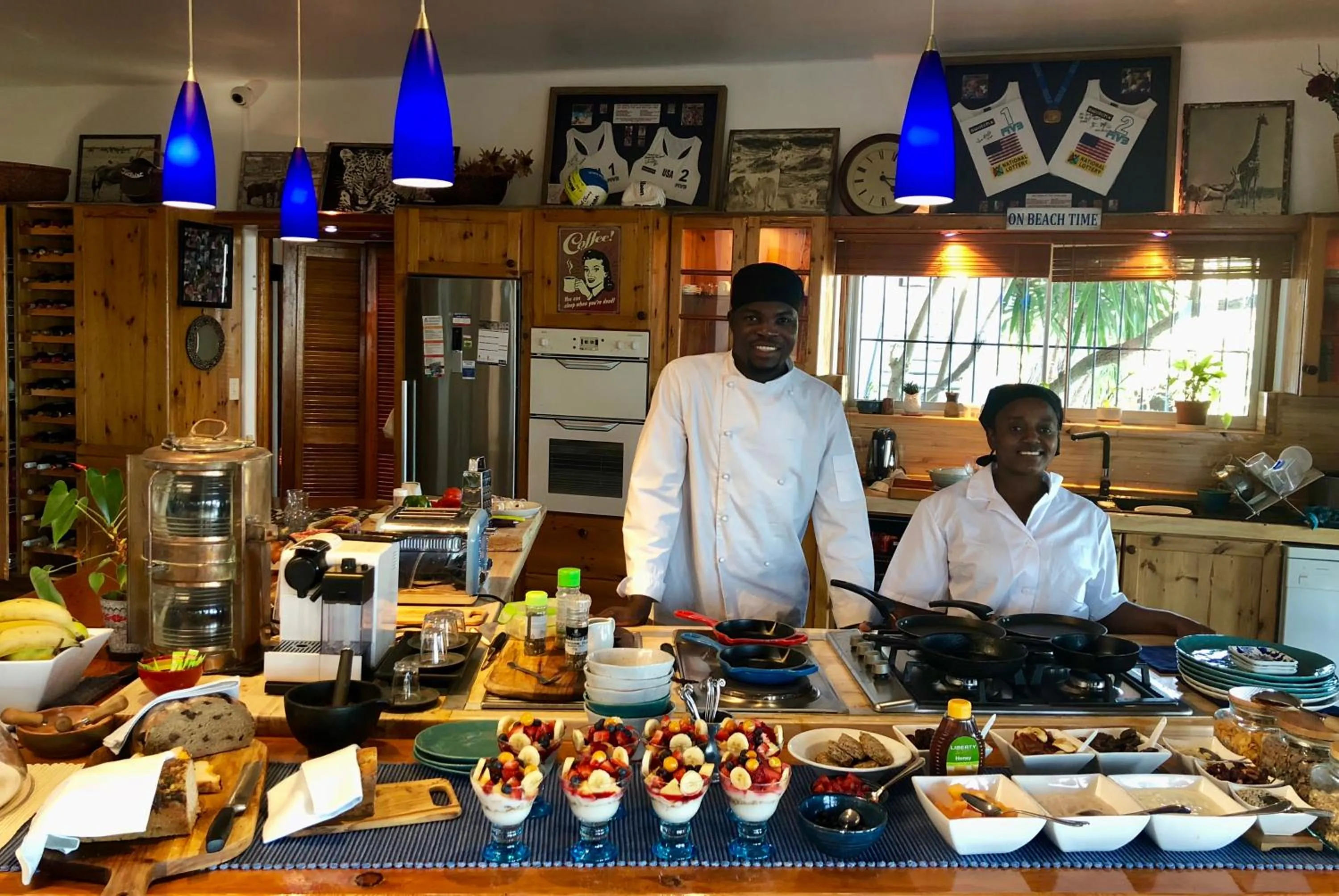 Staff in Boutique@10