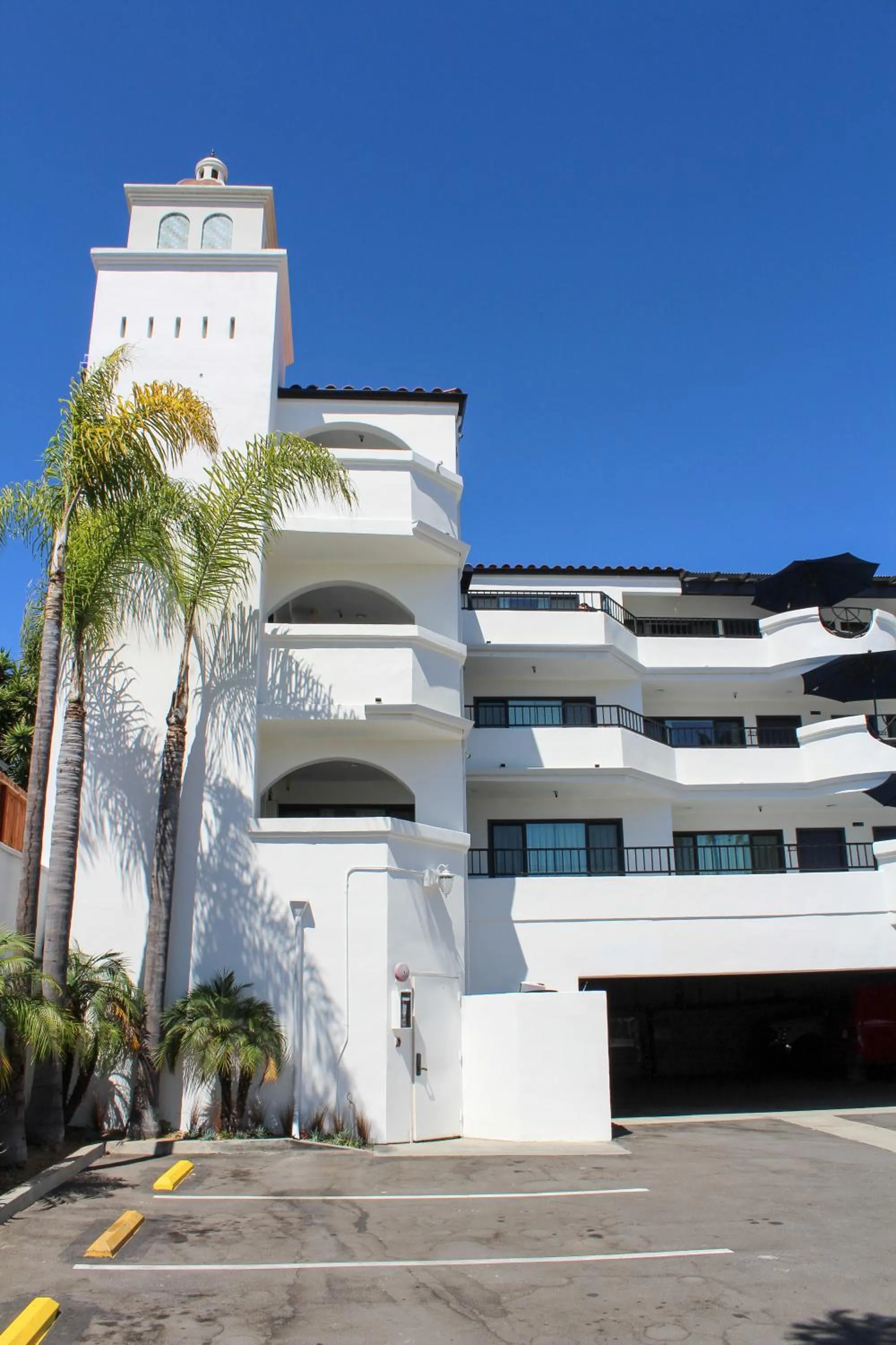 Property building in The Surfbreak Hotel