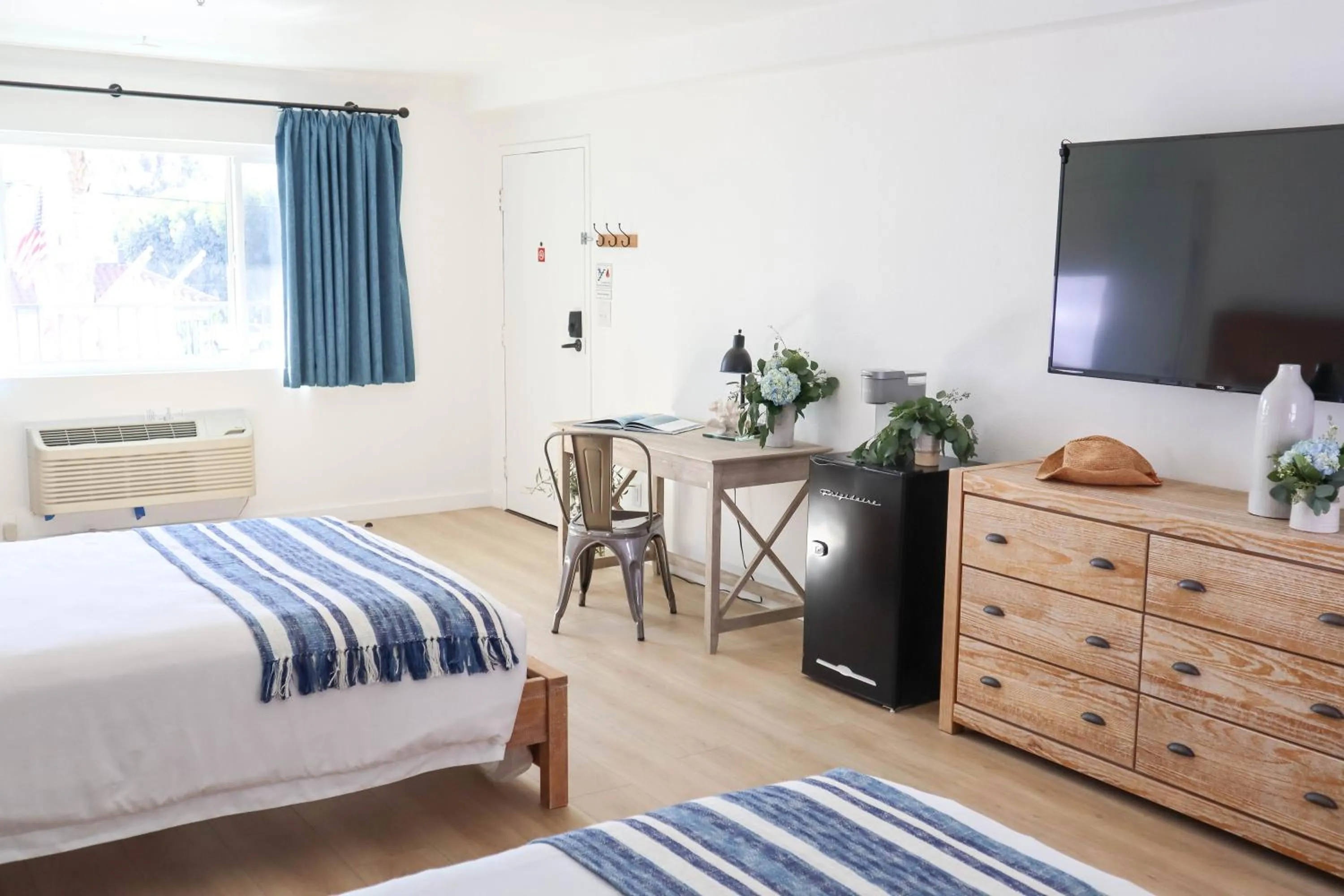 Bed in The Surfbreak Hotel