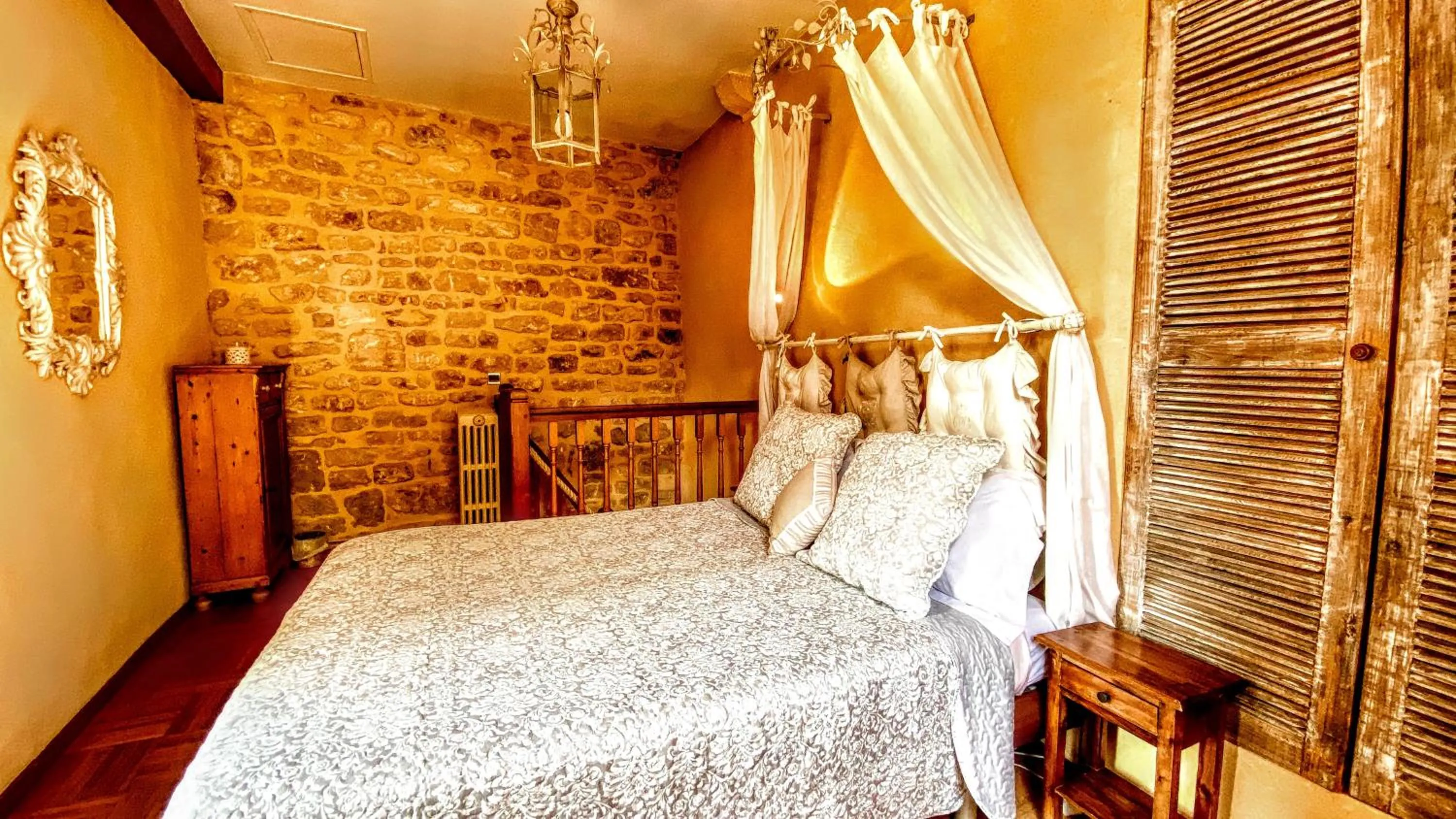 Bed in La Lanterne Chambres d'Hotes