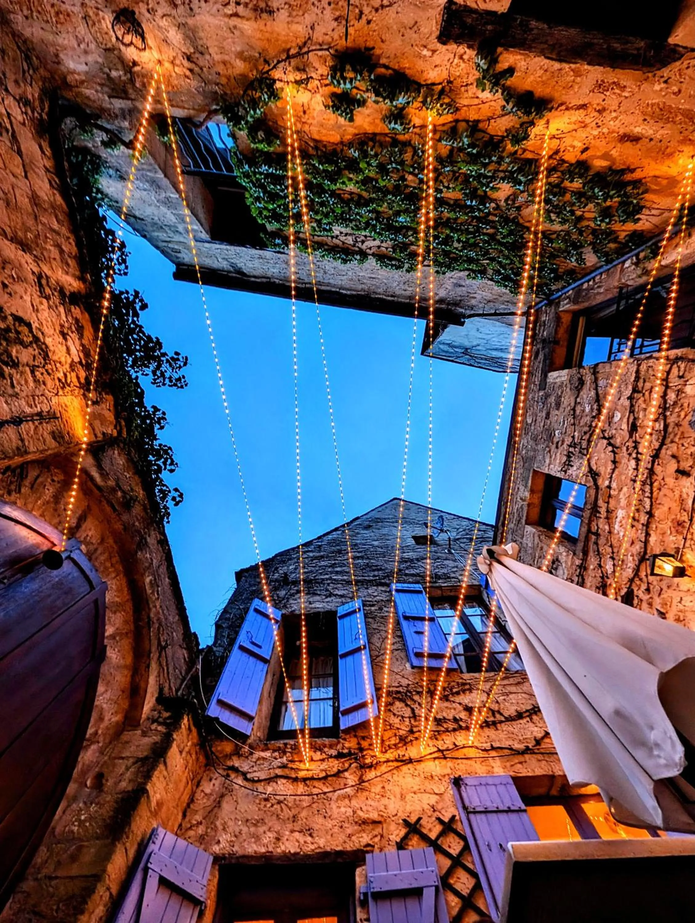 Patio in La Lanterne Chambres d'Hotes