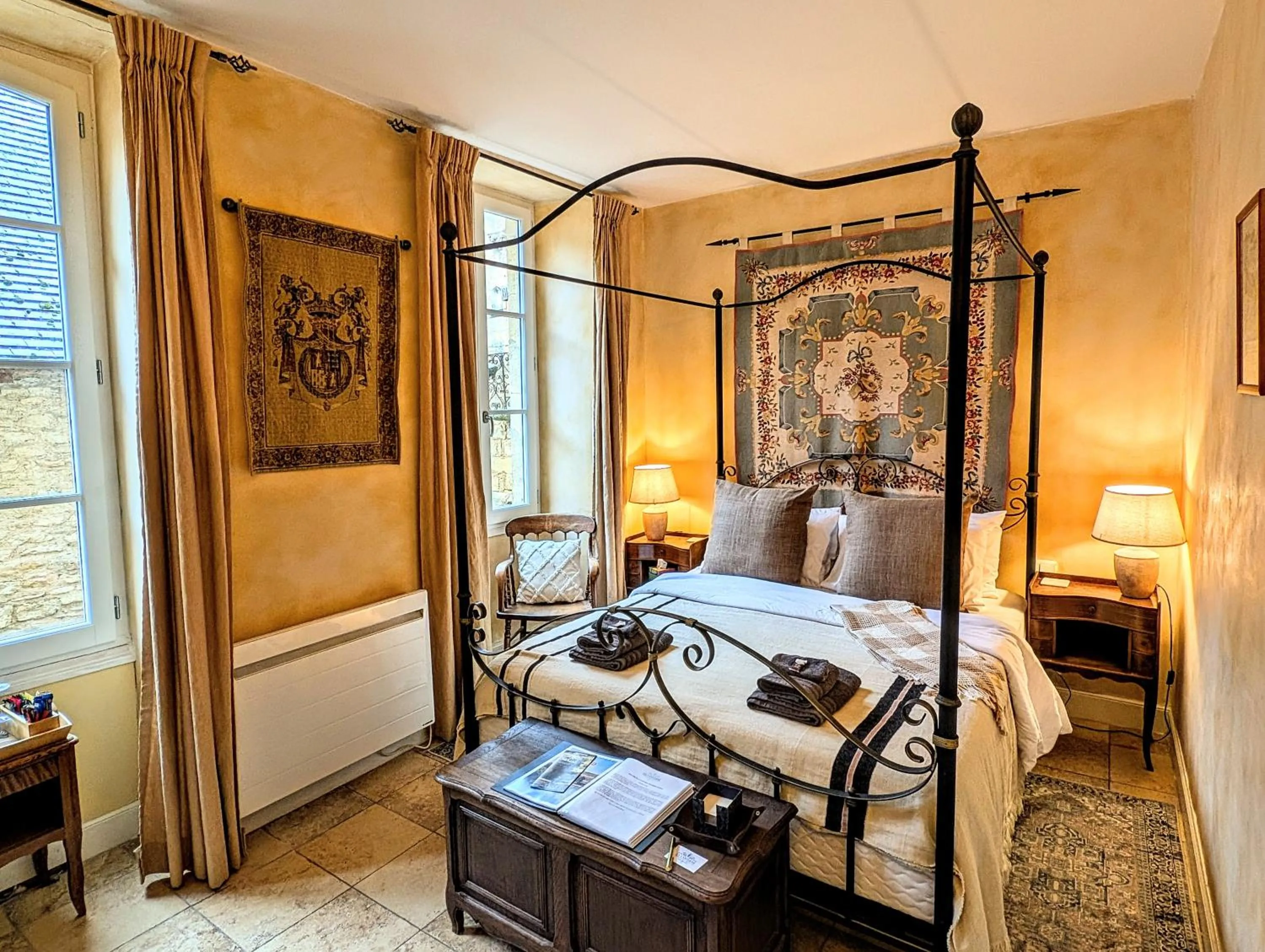 Bed in La Lanterne Chambres d'Hotes