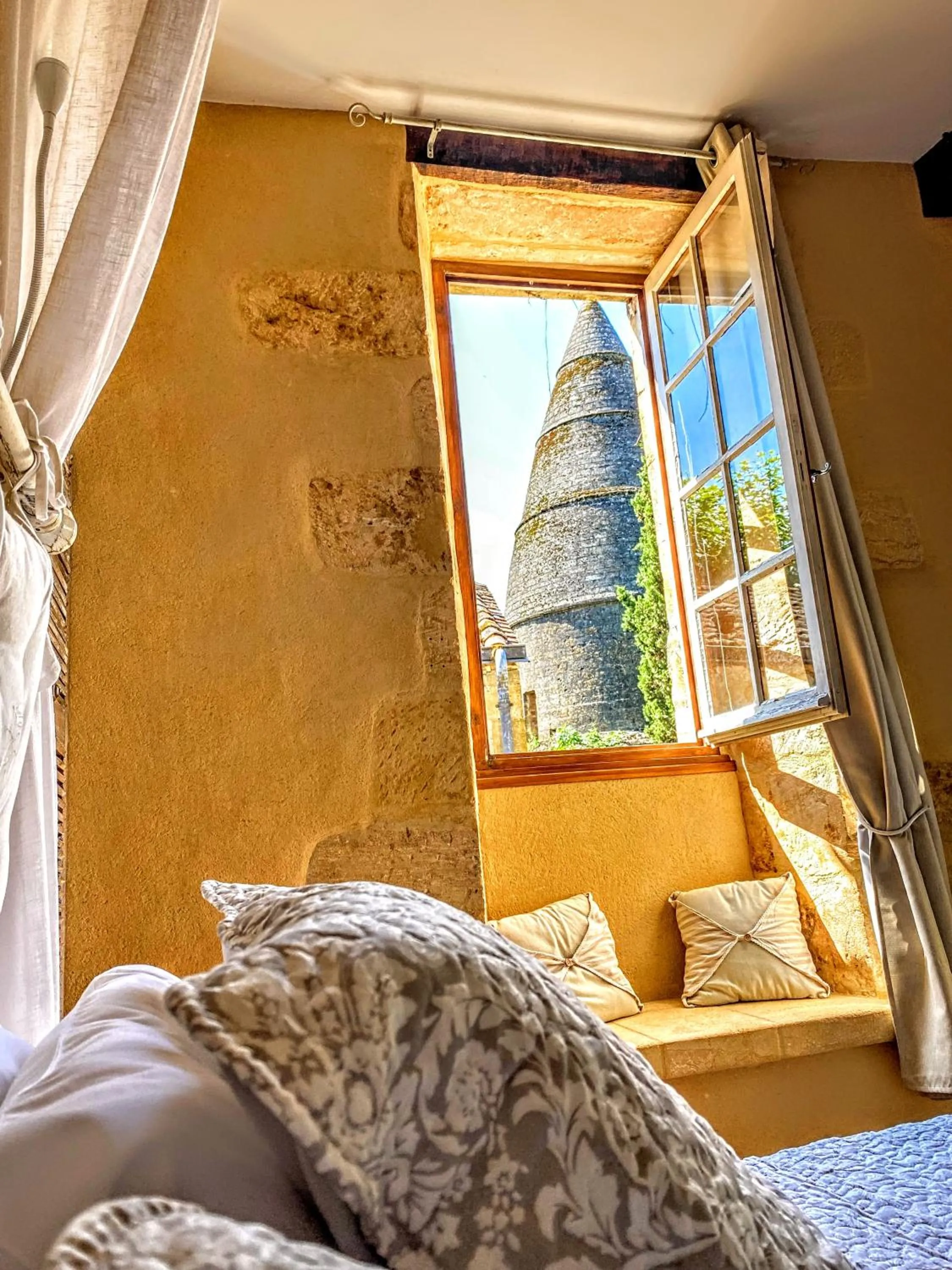 Bed in La Lanterne Chambres d'Hotes