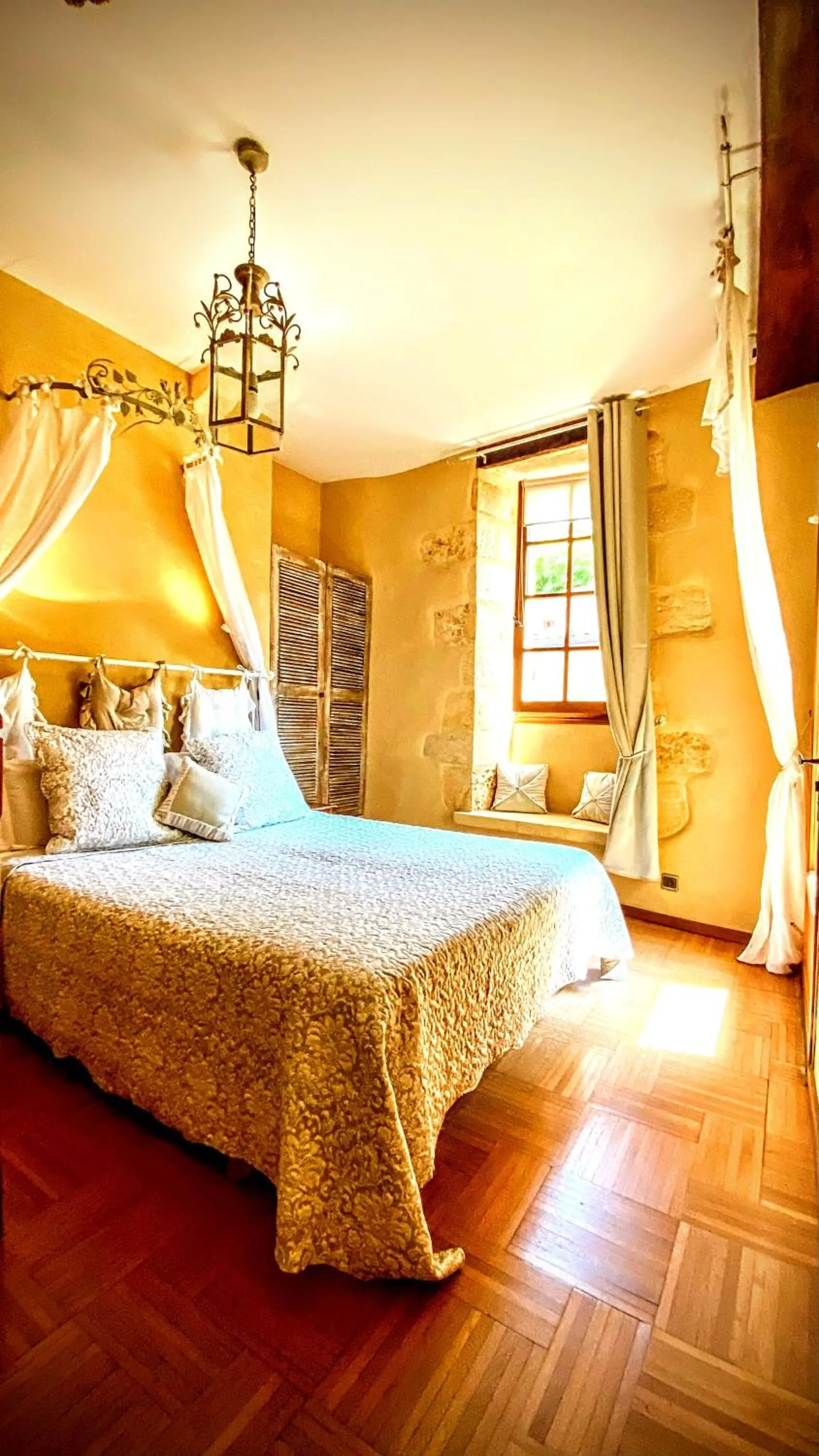 Bed in La Lanterne Chambres d'Hotes