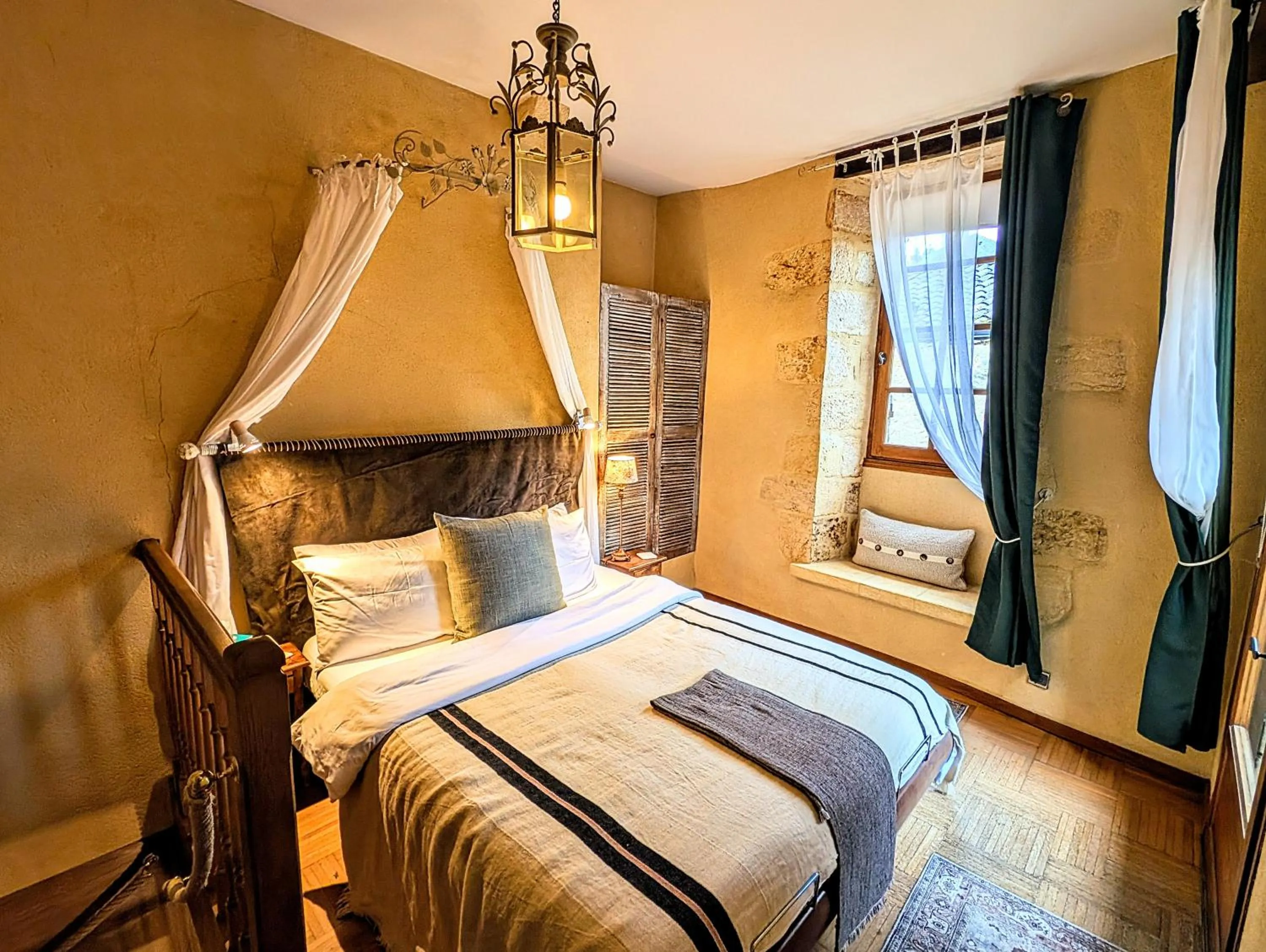 Bed in La Lanterne Chambres d'Hotes