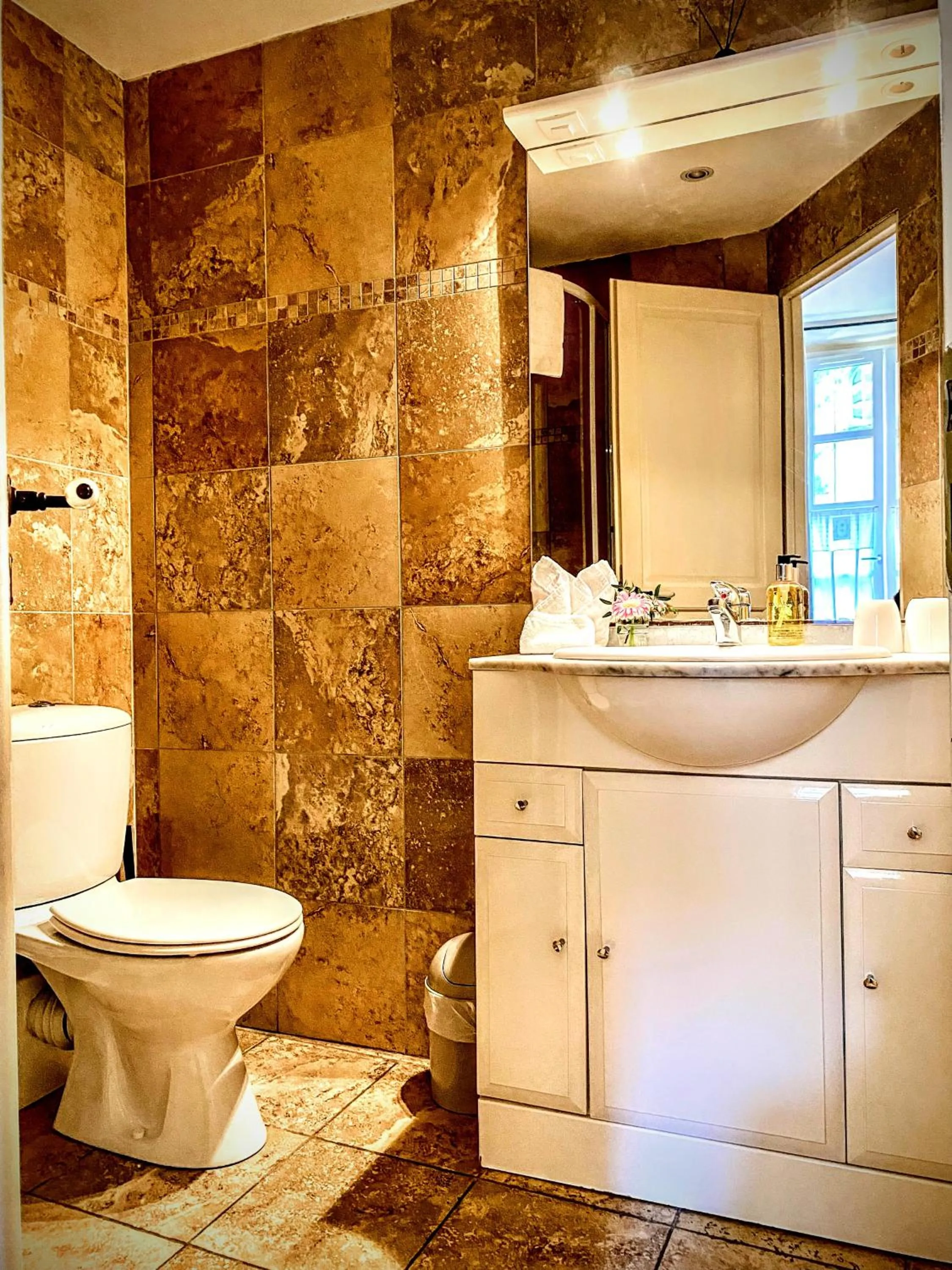 Bathroom in La Lanterne Chambres d'Hotes