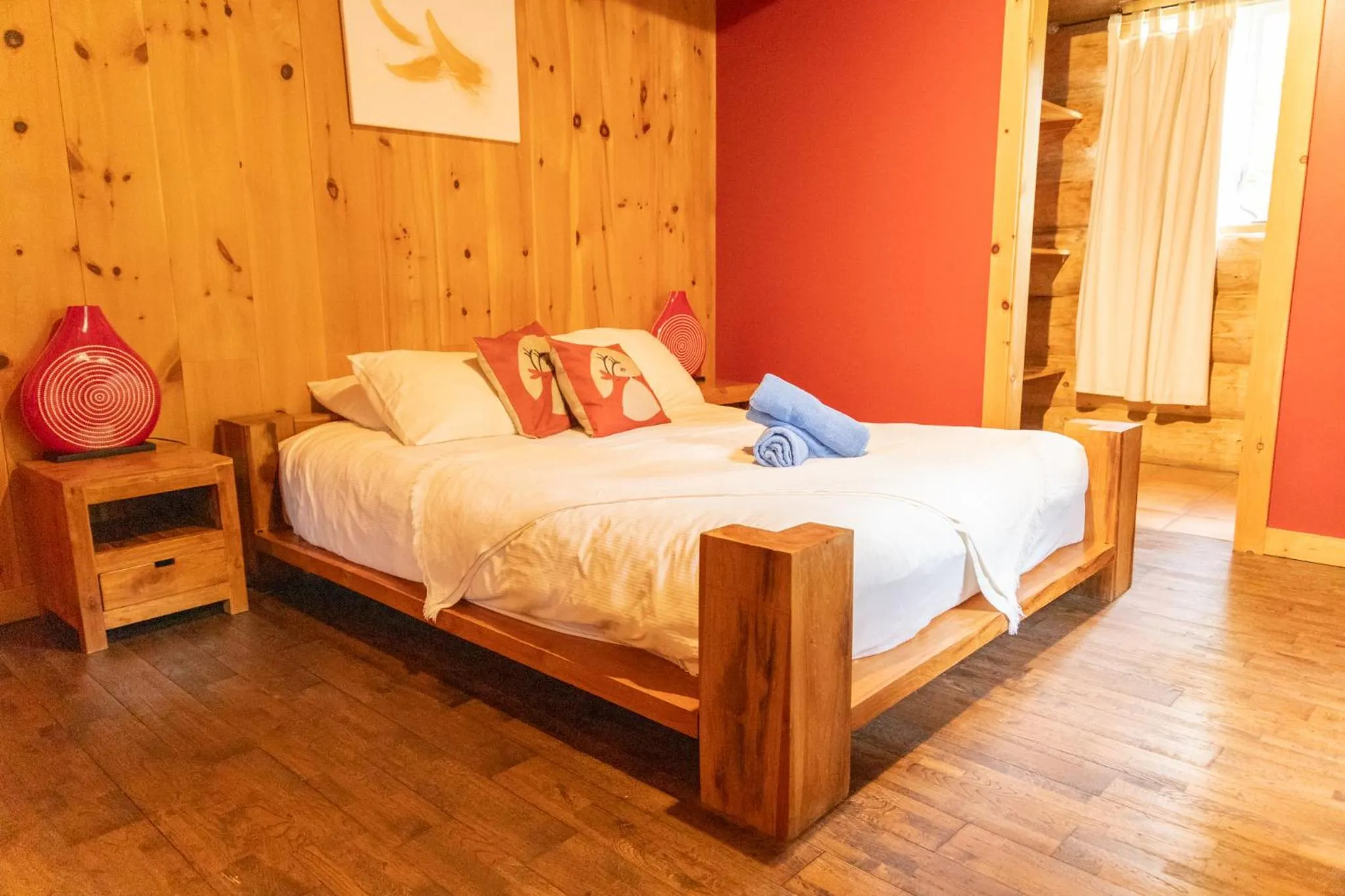 Bed in Auberge Couleurs de France