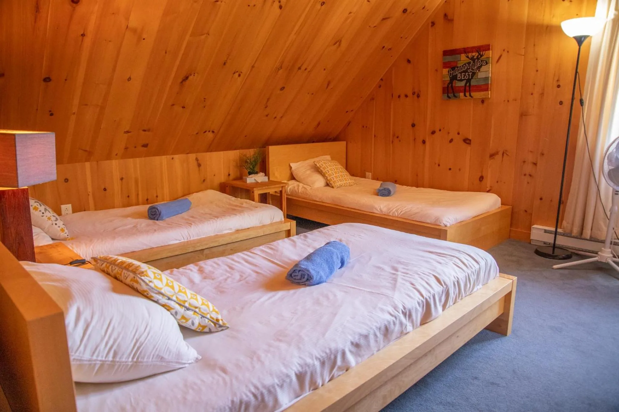 Bed in Auberge Couleurs de France