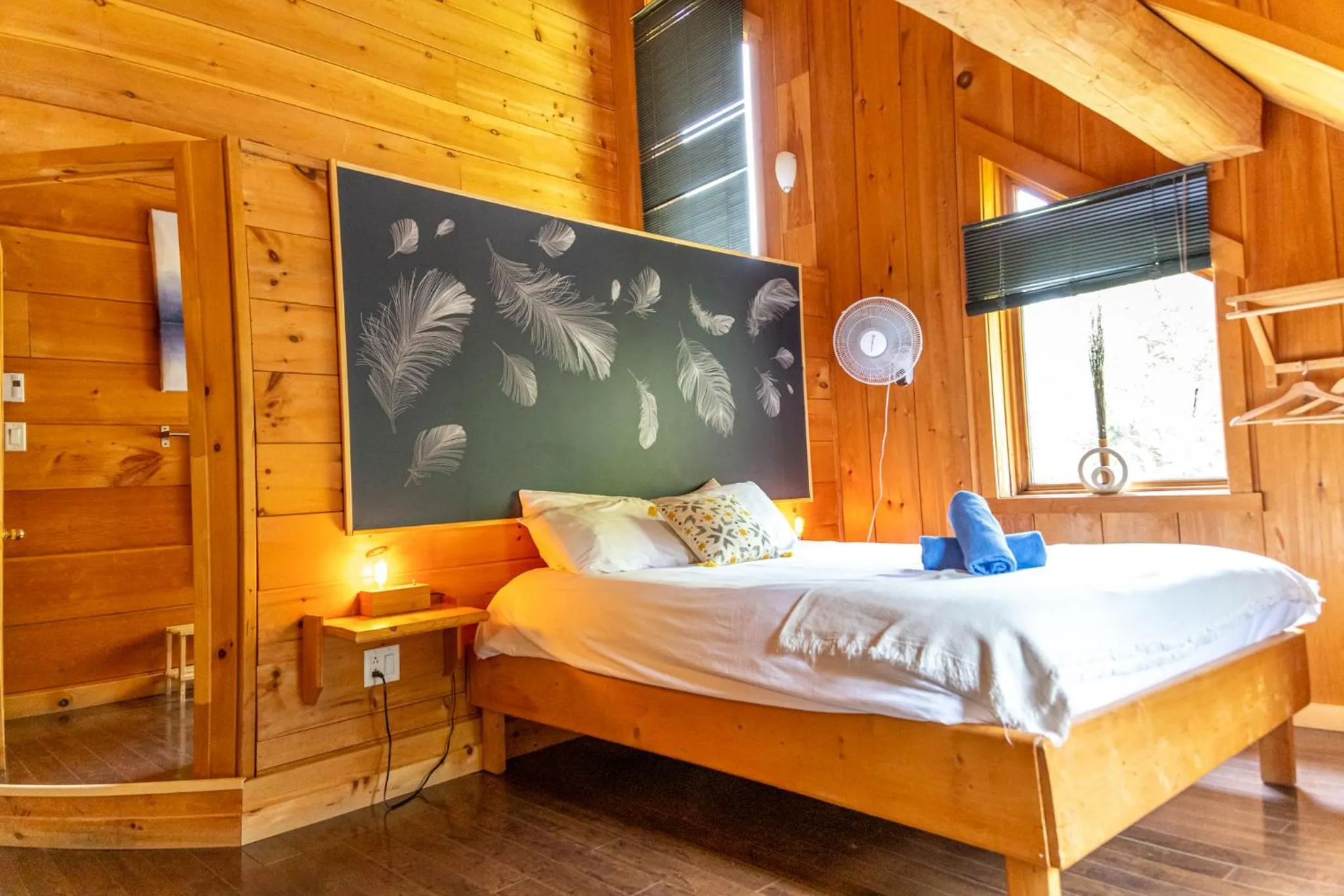 Bed in Auberge Couleurs de France