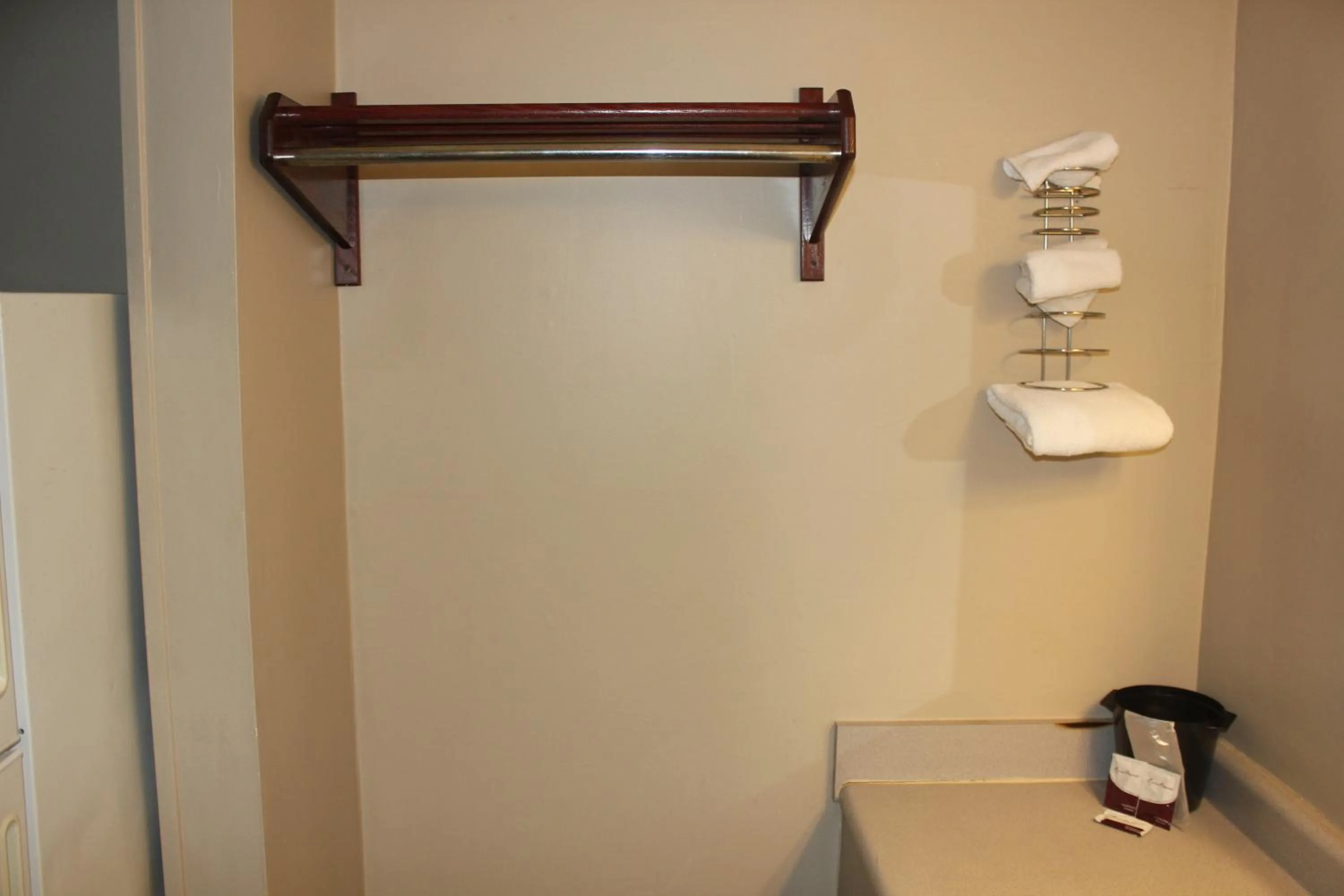 wardrobe in Red Carpet Inn - Louisville