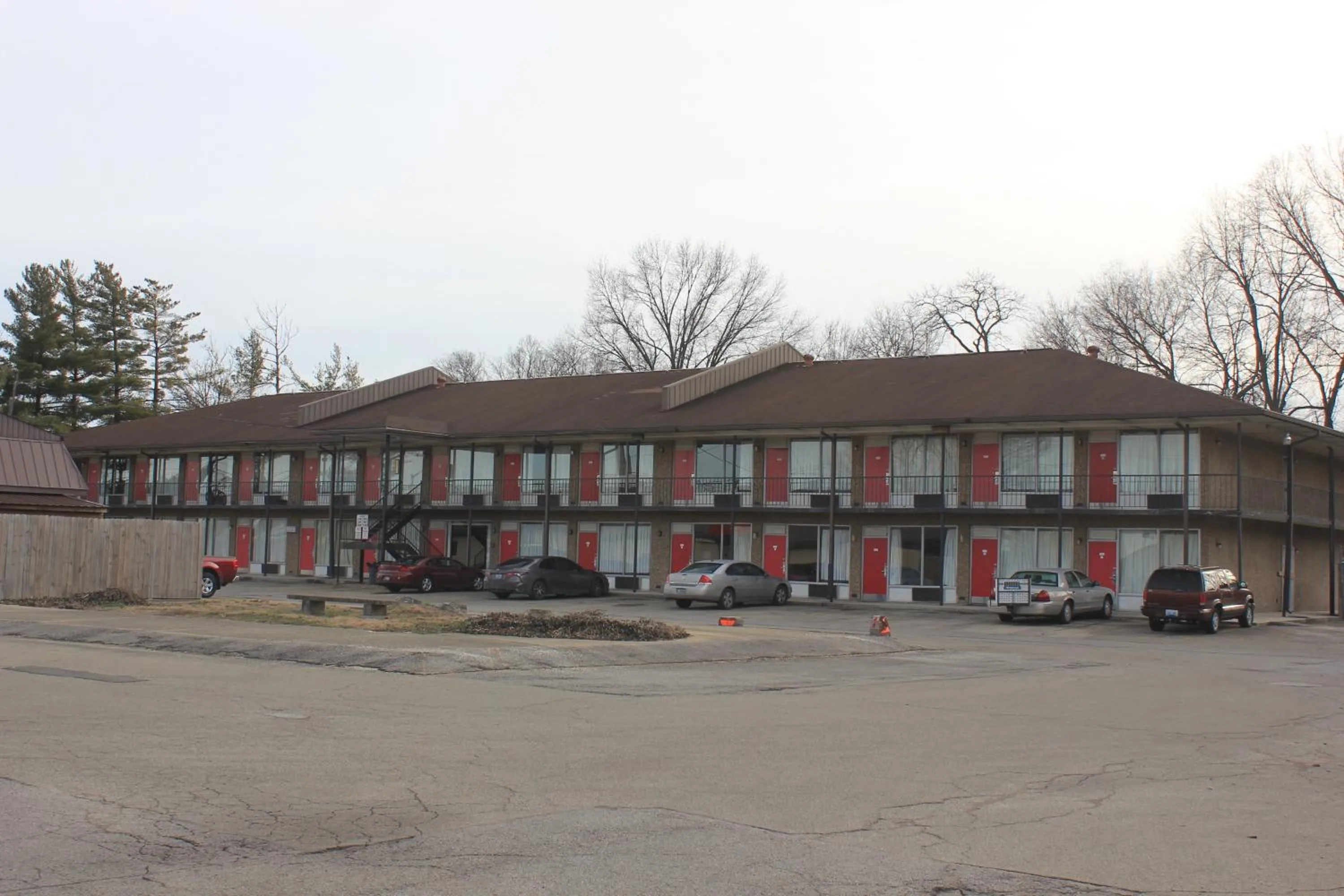 Property building in Red Carpet Inn - Louisville