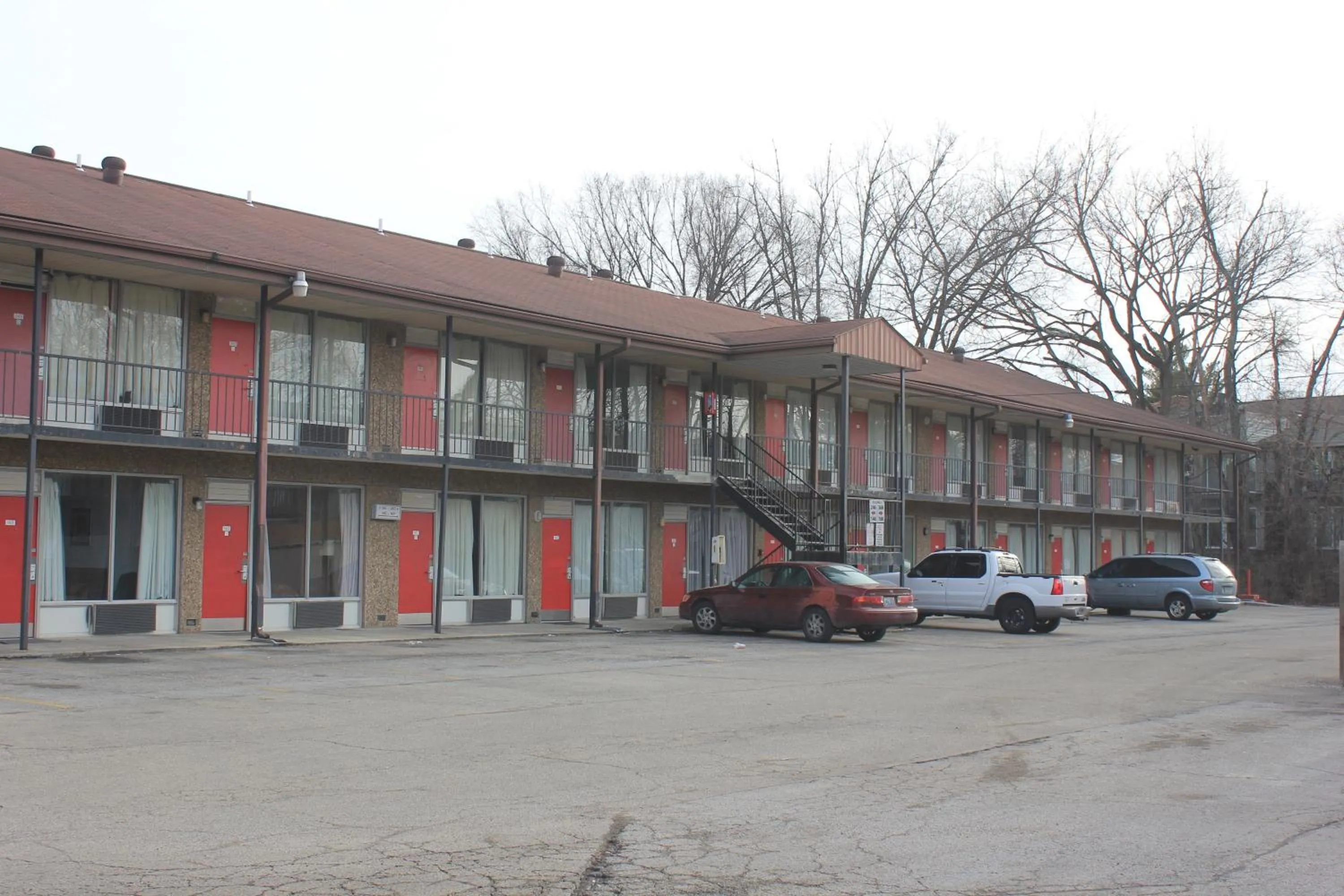 Property building in Red Carpet Inn - Louisville