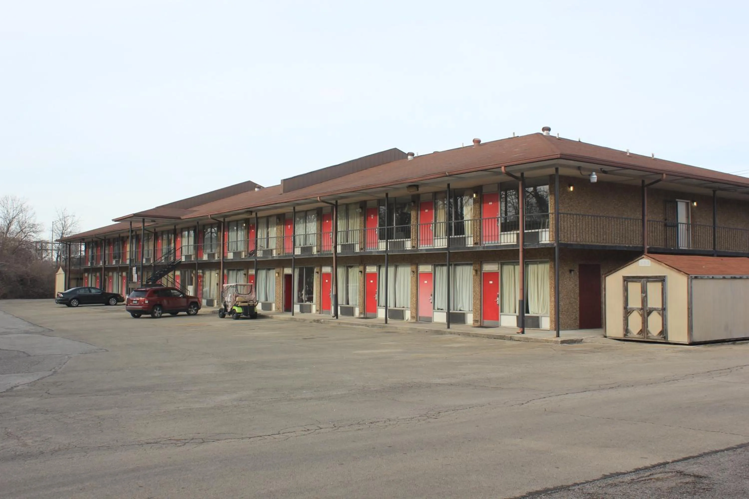 Property building in Red Carpet Inn - Louisville