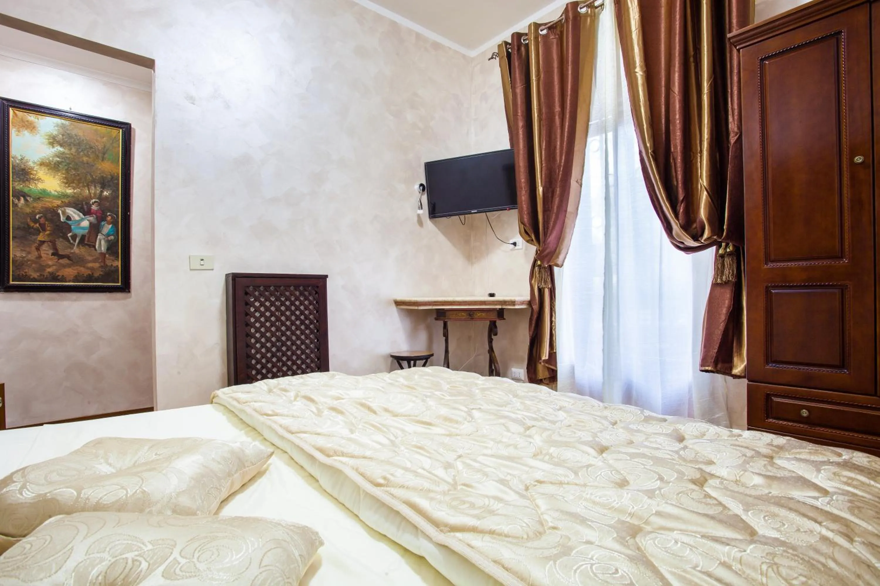 Decorative detail, Bed in Casa Romana