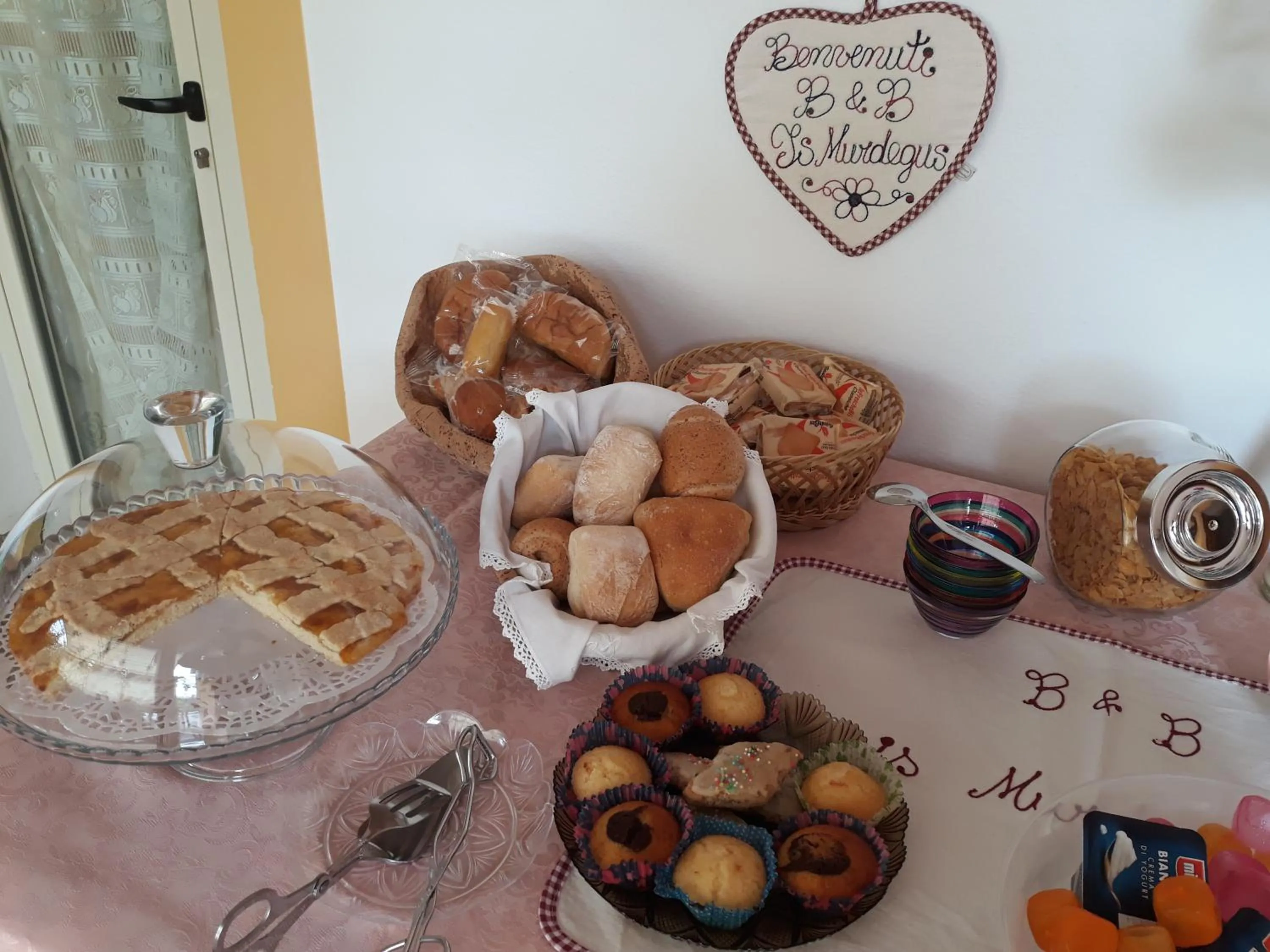 Italian breakfast in B&B Is Murdegus