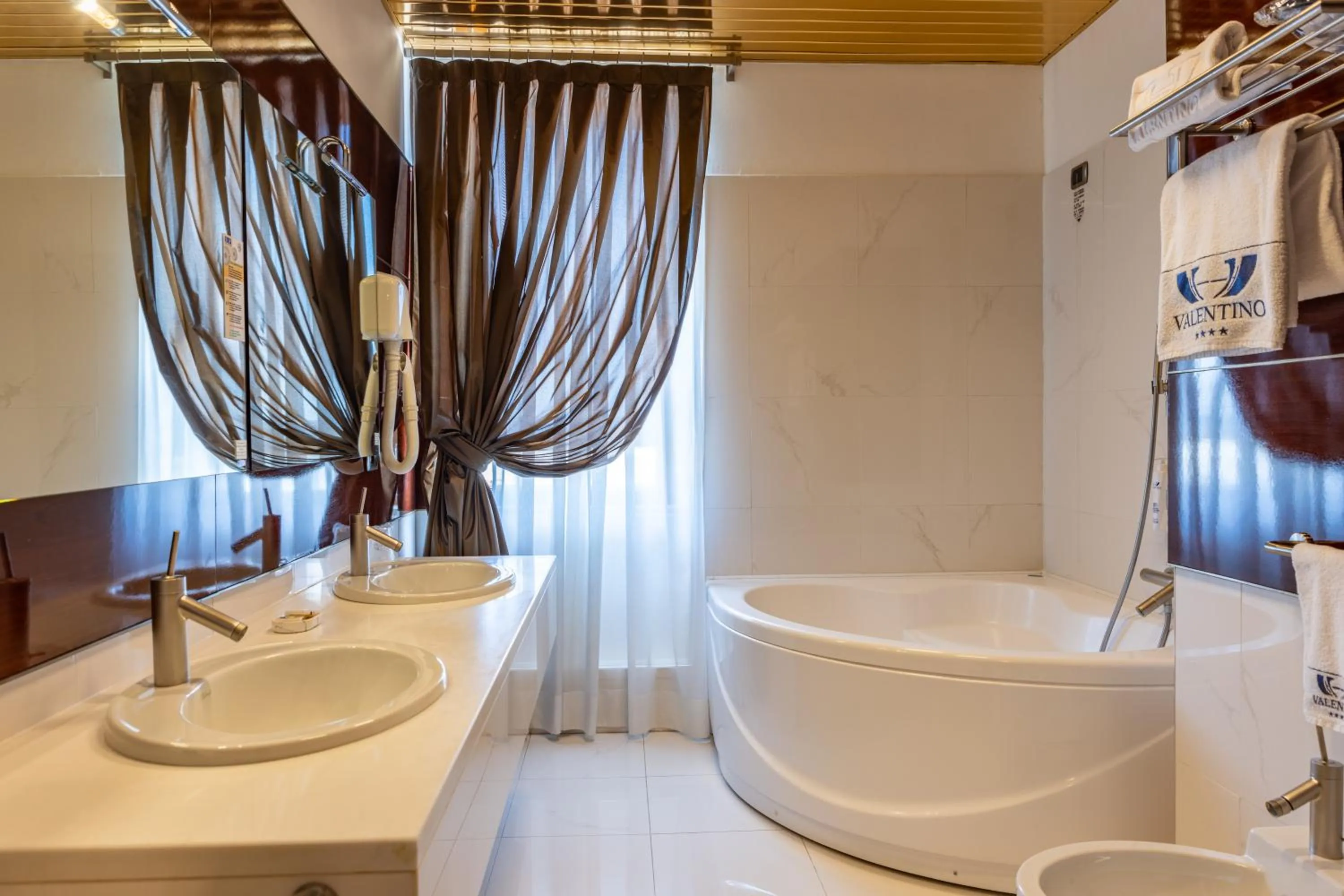 Hot Tub in Hotel Valentino