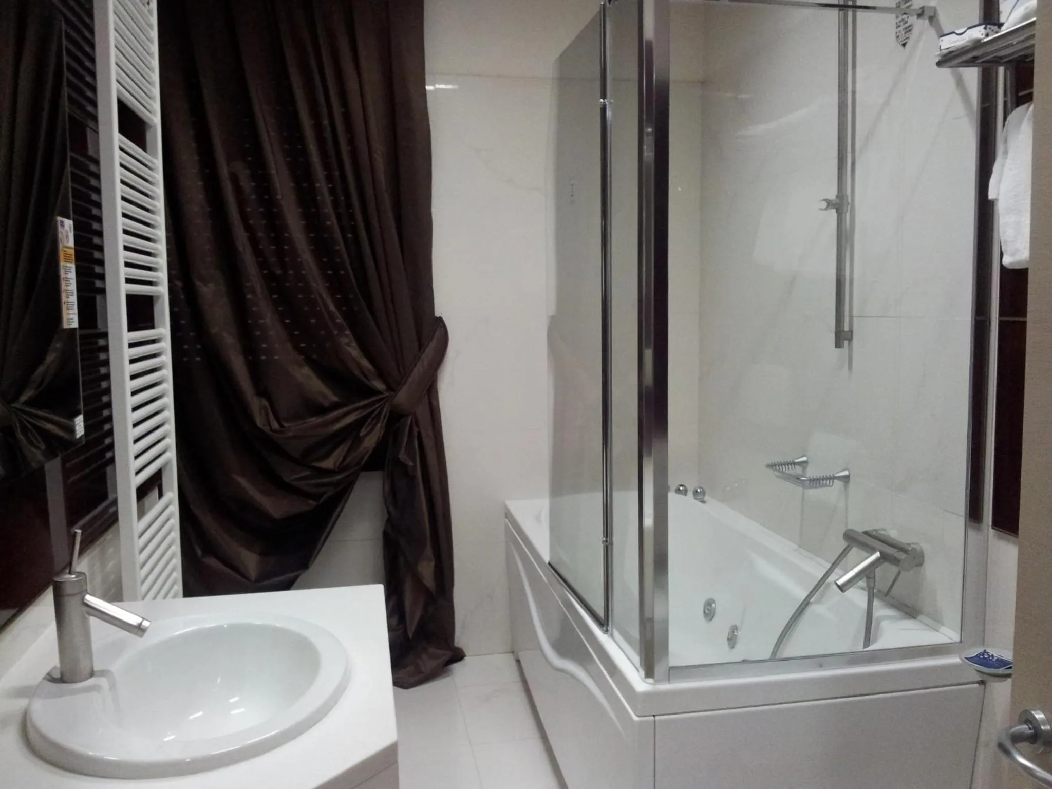 Bathroom in Hotel Valentino