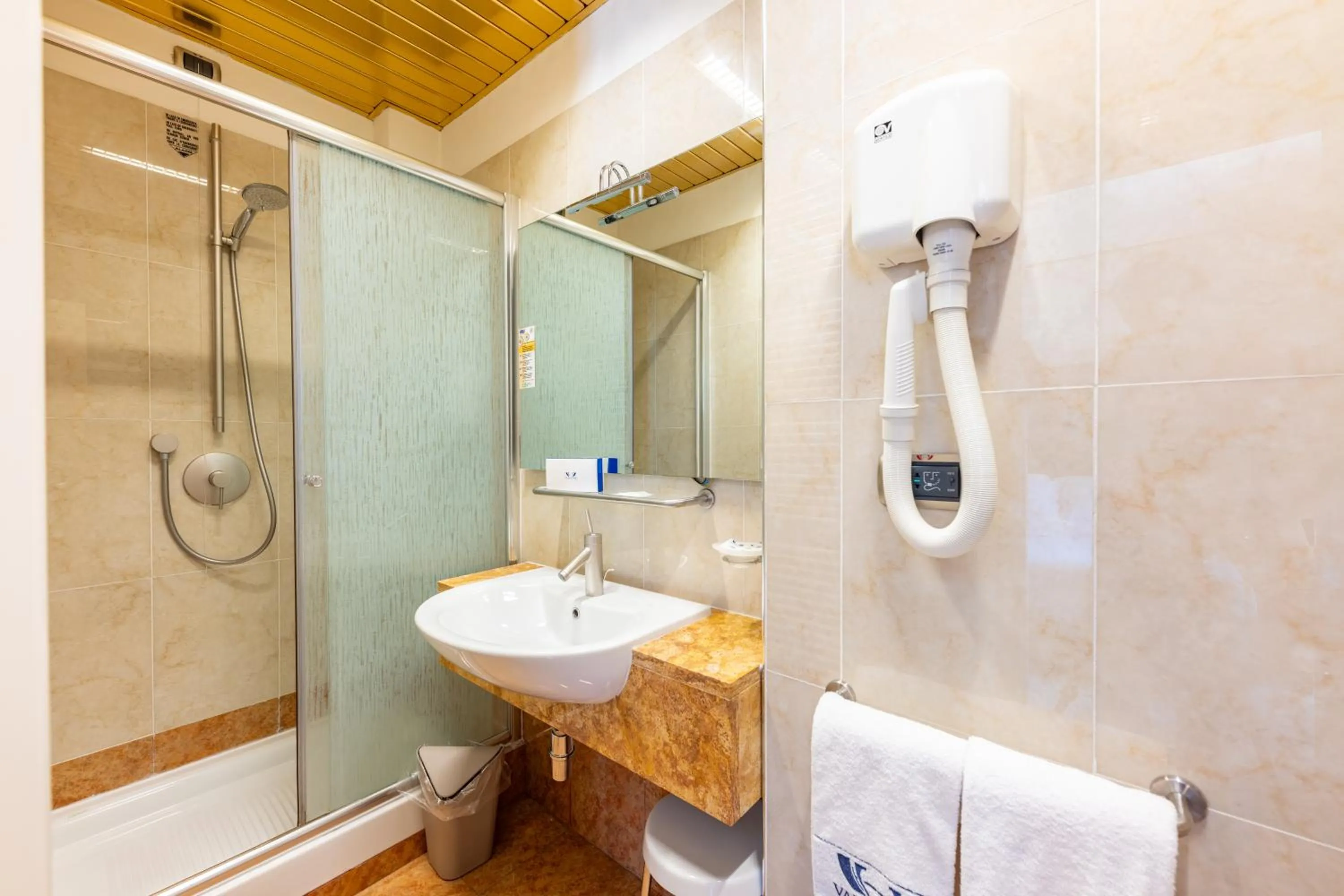 Shower in Hotel Valentino