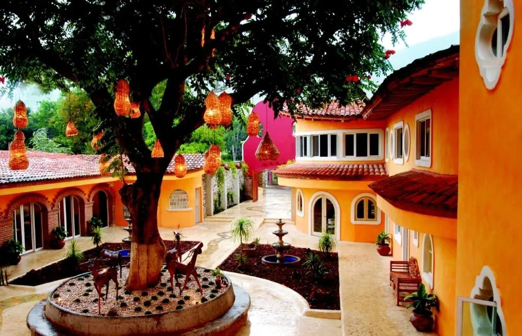 Facade/entrance in El Chante Spa Hotel