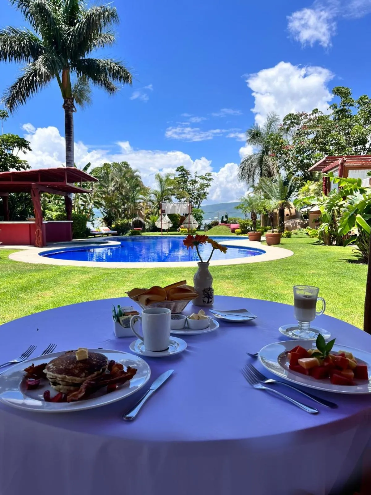 Restaurant/places to eat in El Chante Spa Hotel