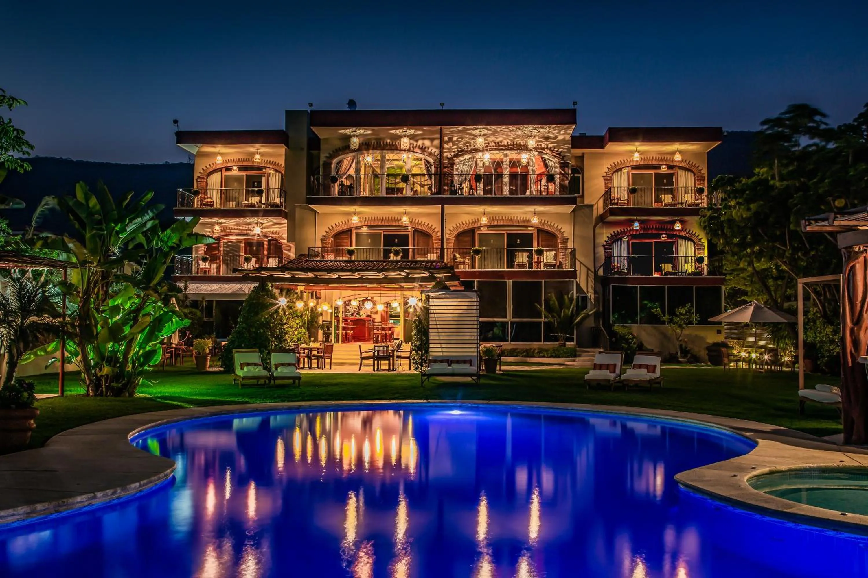 Swimming pool in El Chante Spa Hotel
