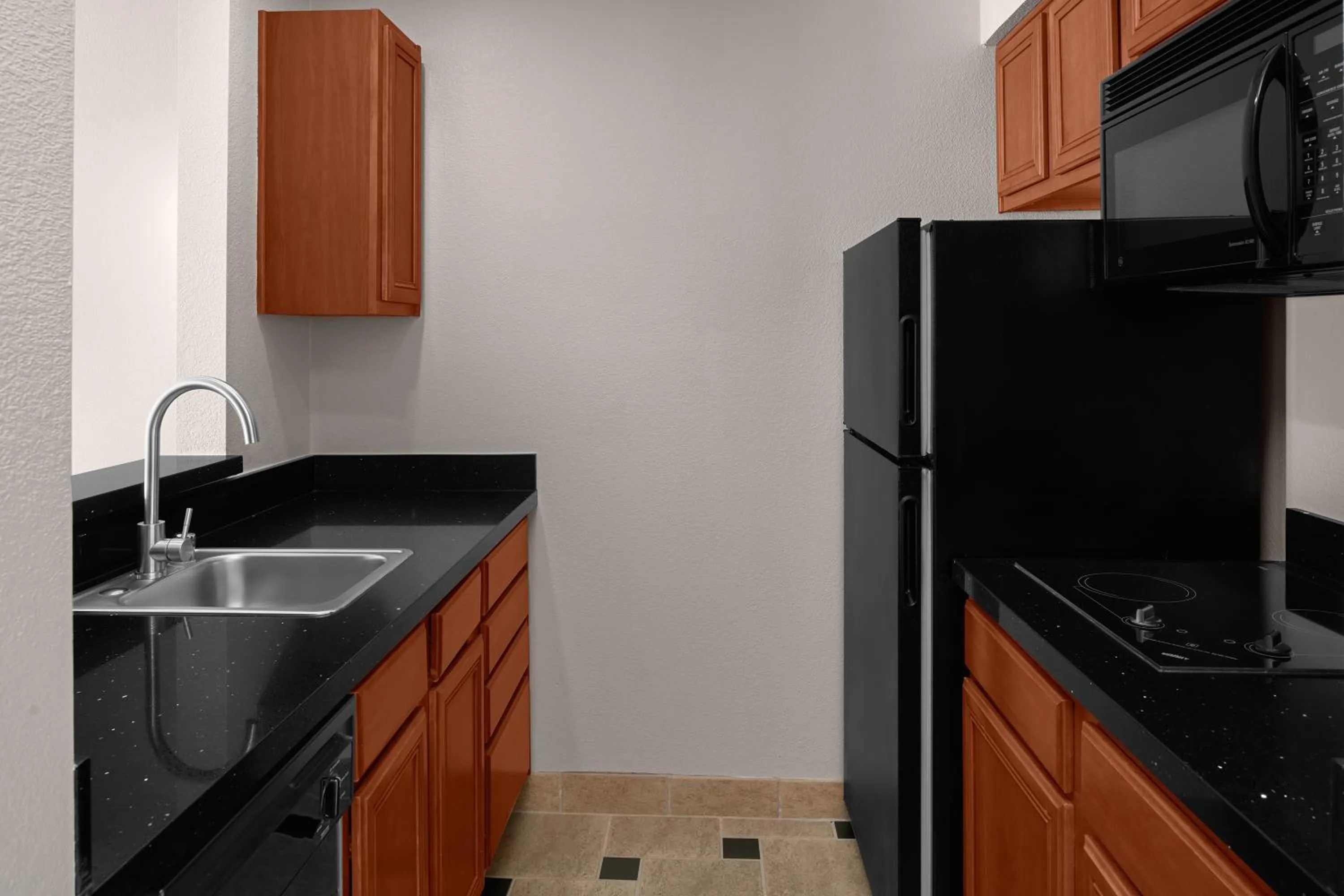 Kitchen or kitchenette in Larkspur Landing Extended Stay Suites South San Francisco
