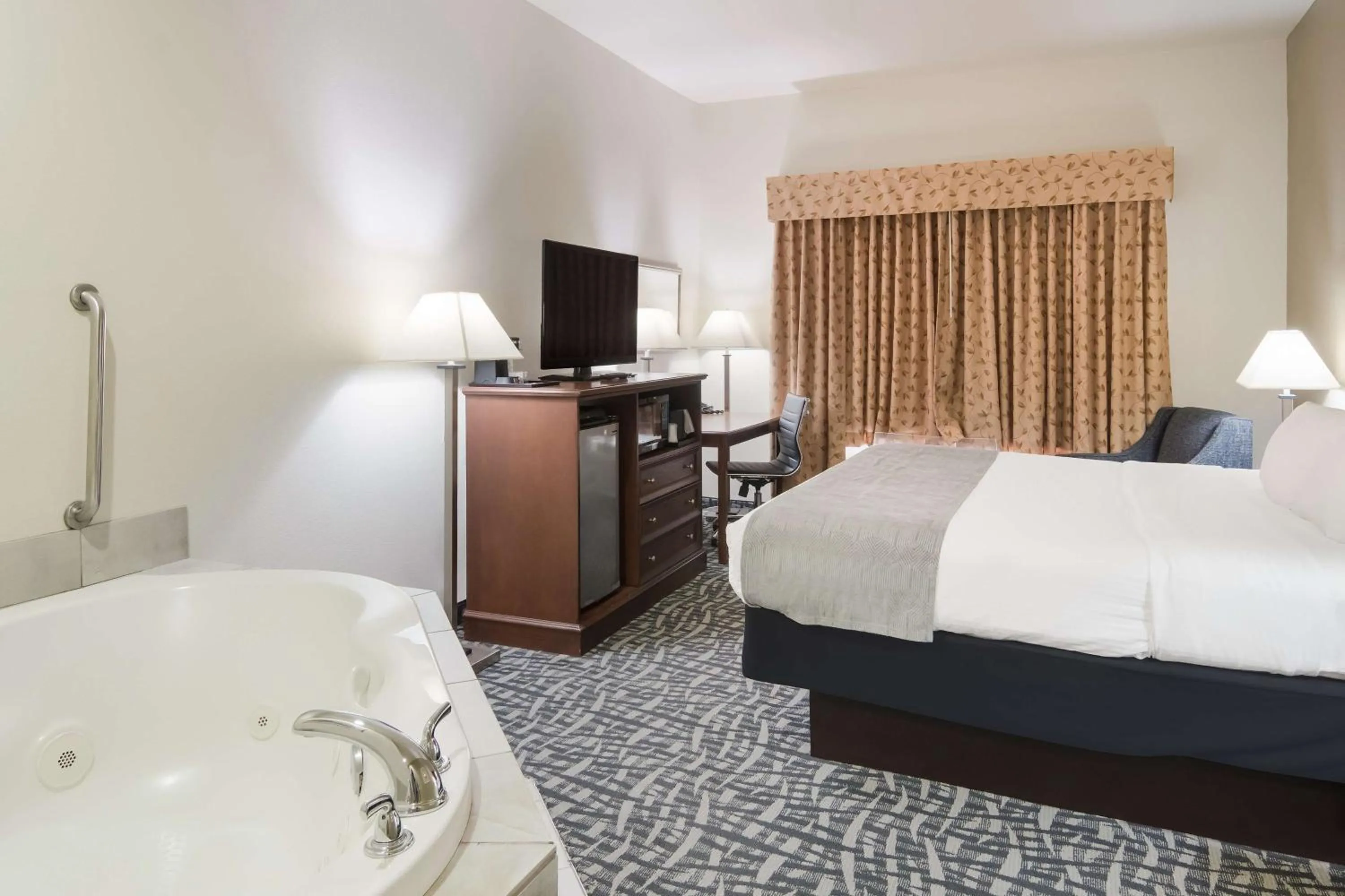 Bedroom, Bed in Best Western Comanche Inn