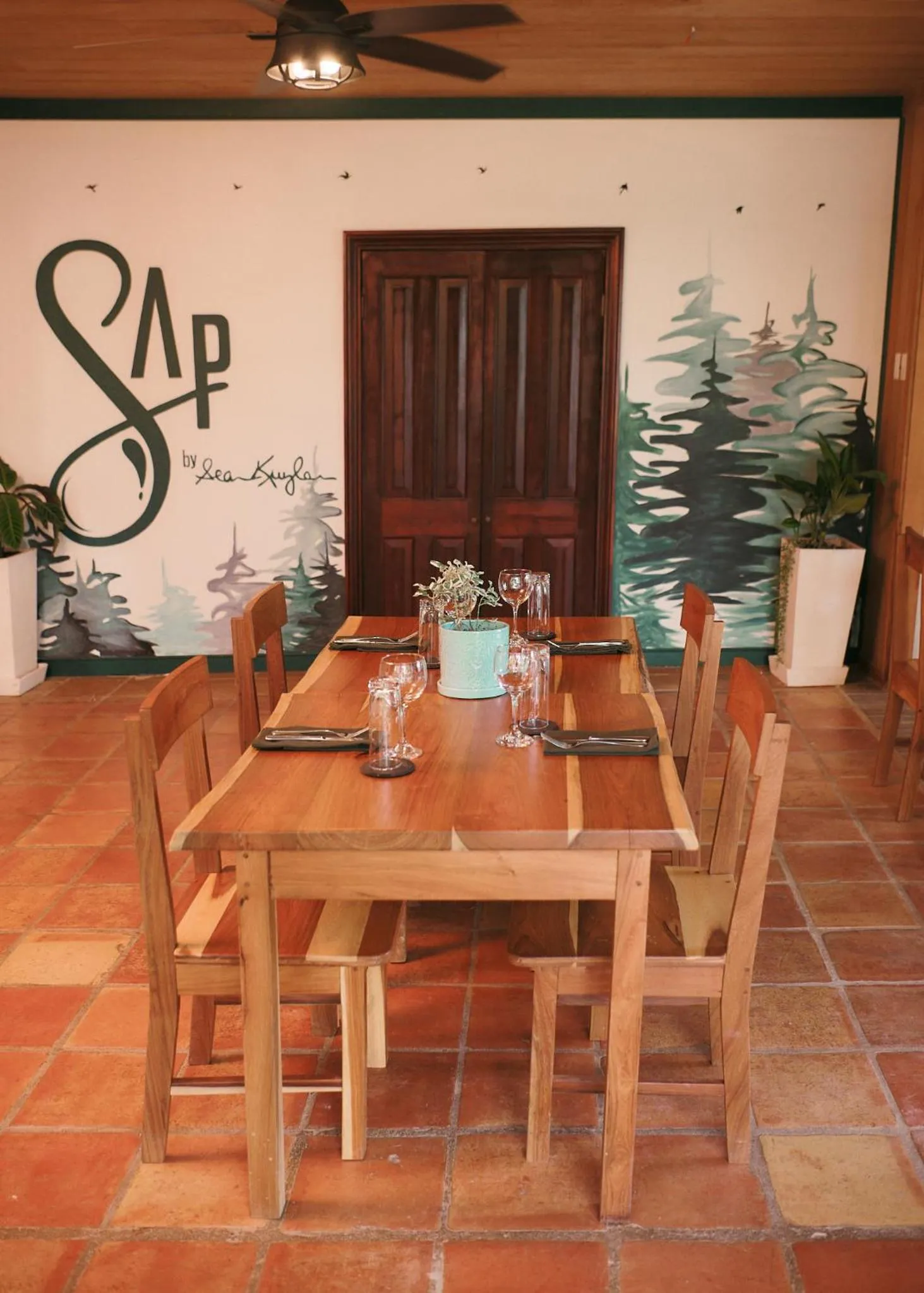 Restaurant/places to eat in Hidden Valley Wilderness Lodge