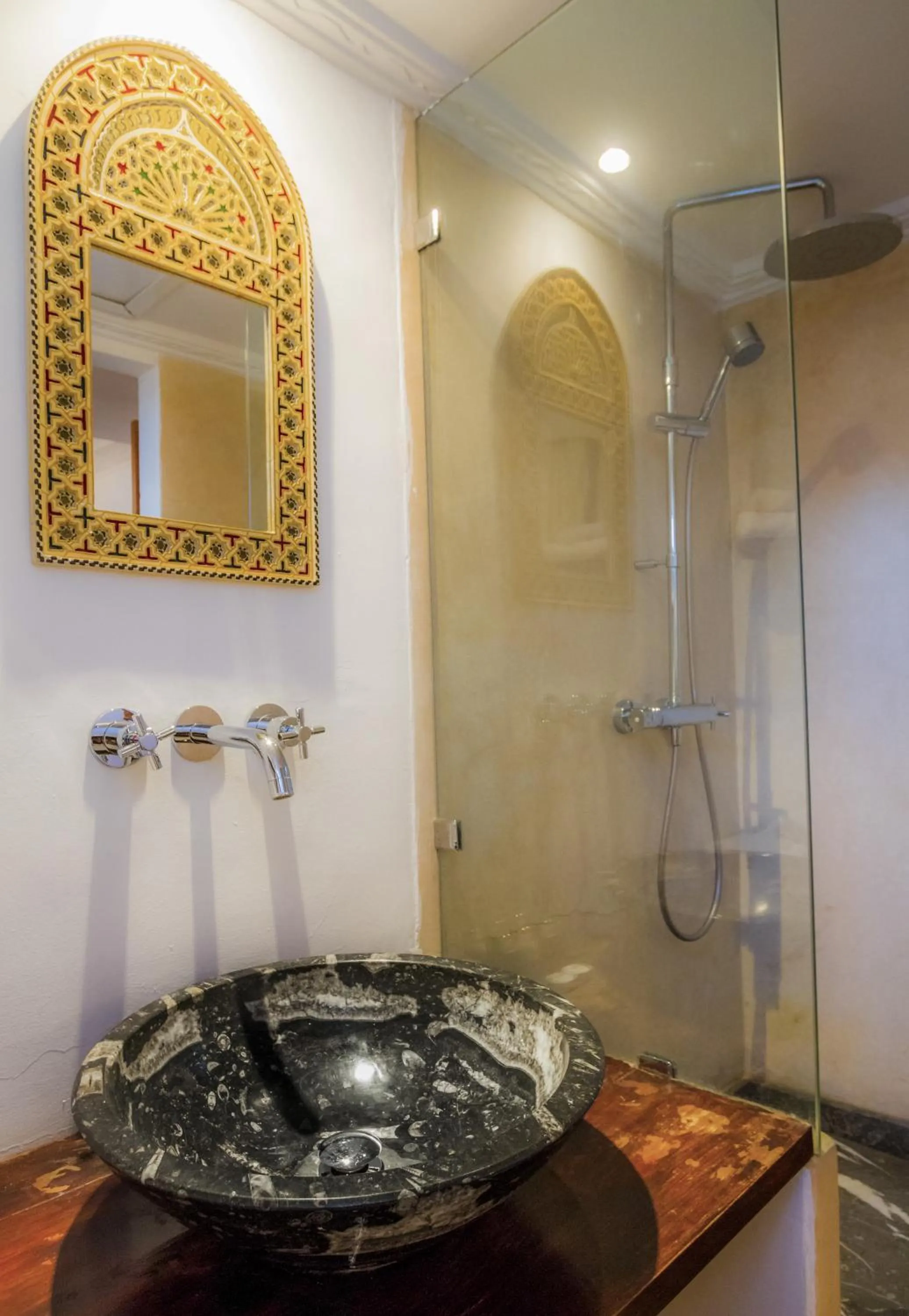 Bathroom in Hotel Blanco Riad