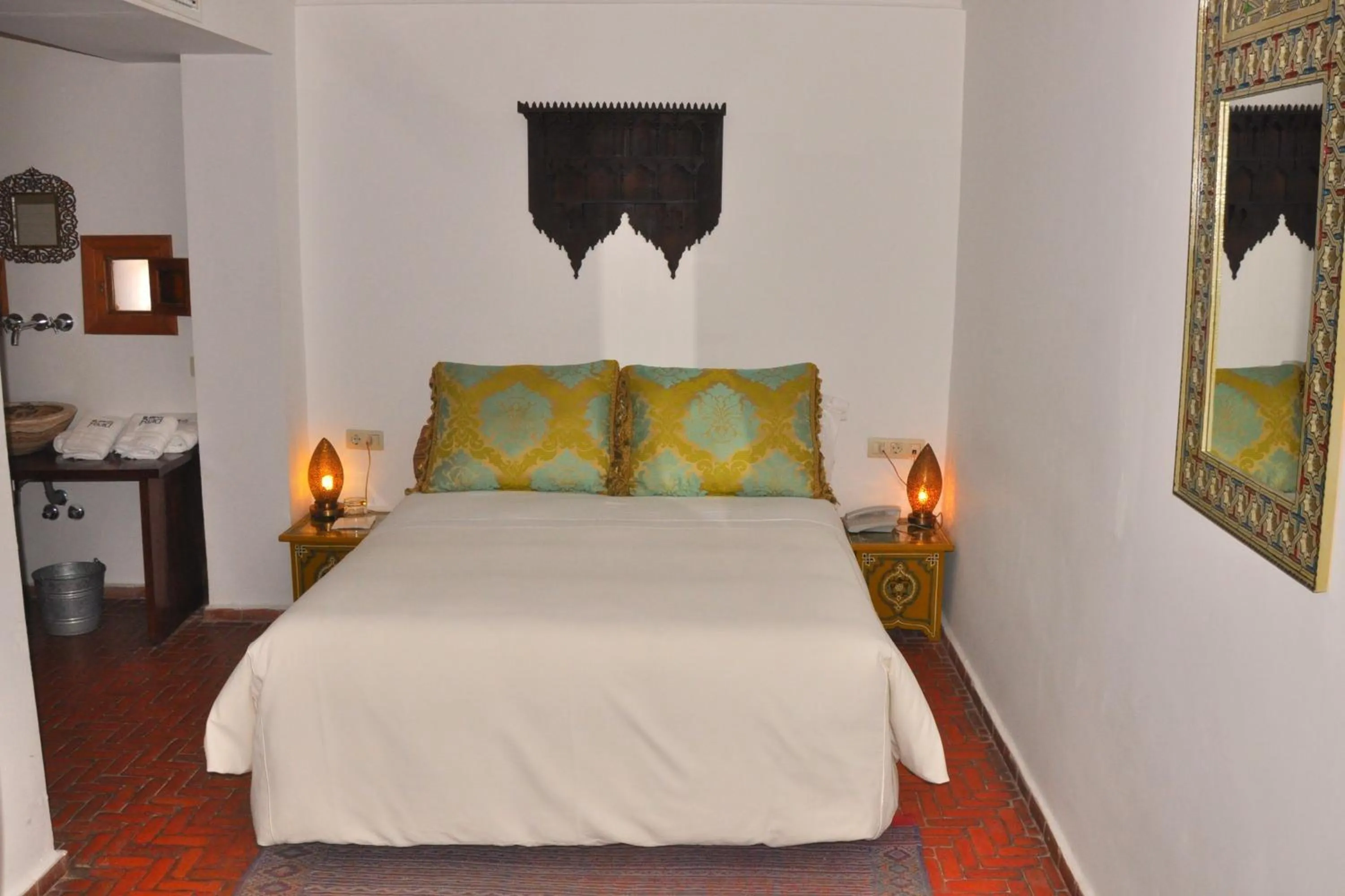 Bedroom, Bed in Hotel Blanco Riad
