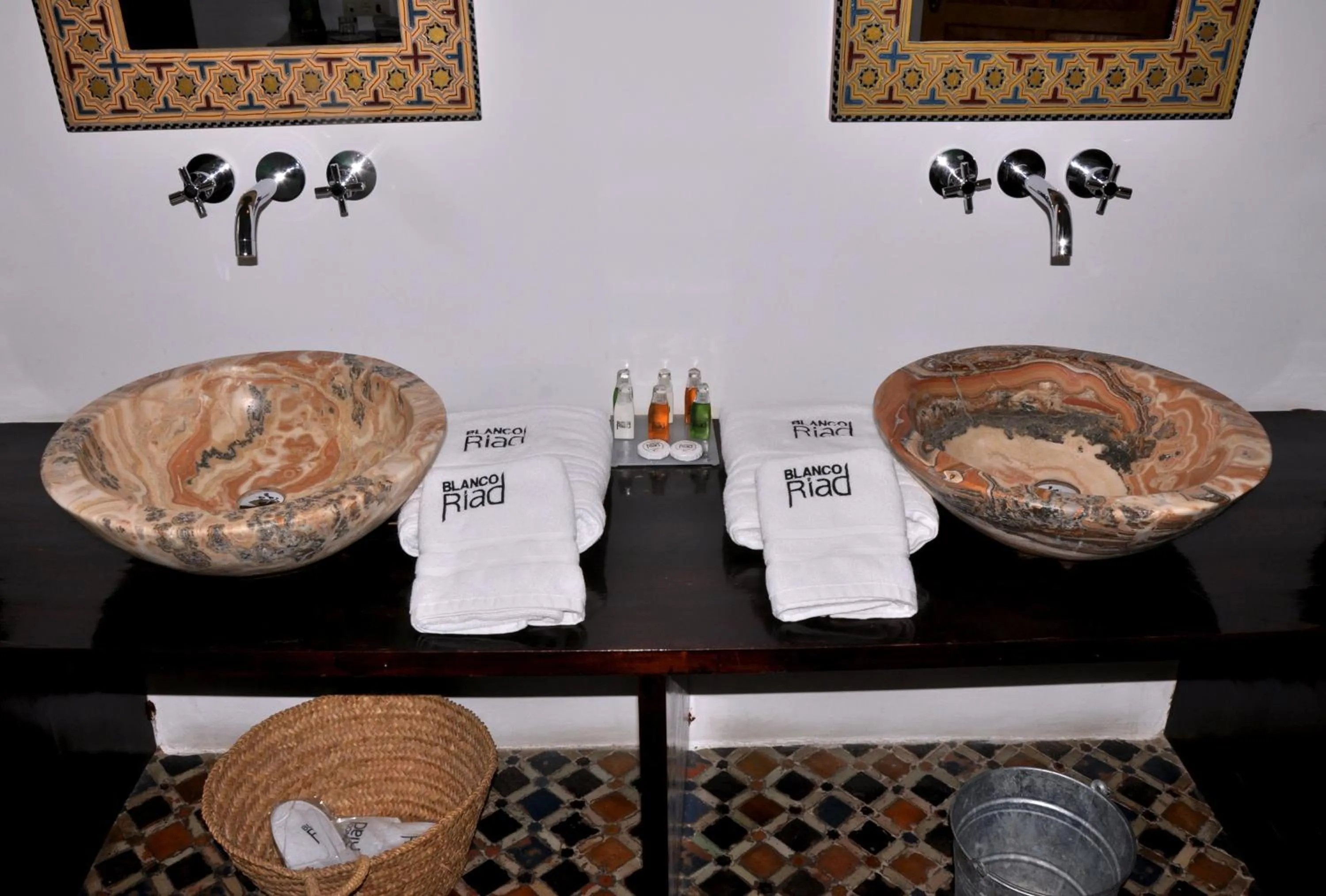 Bathroom in Hotel Blanco Riad