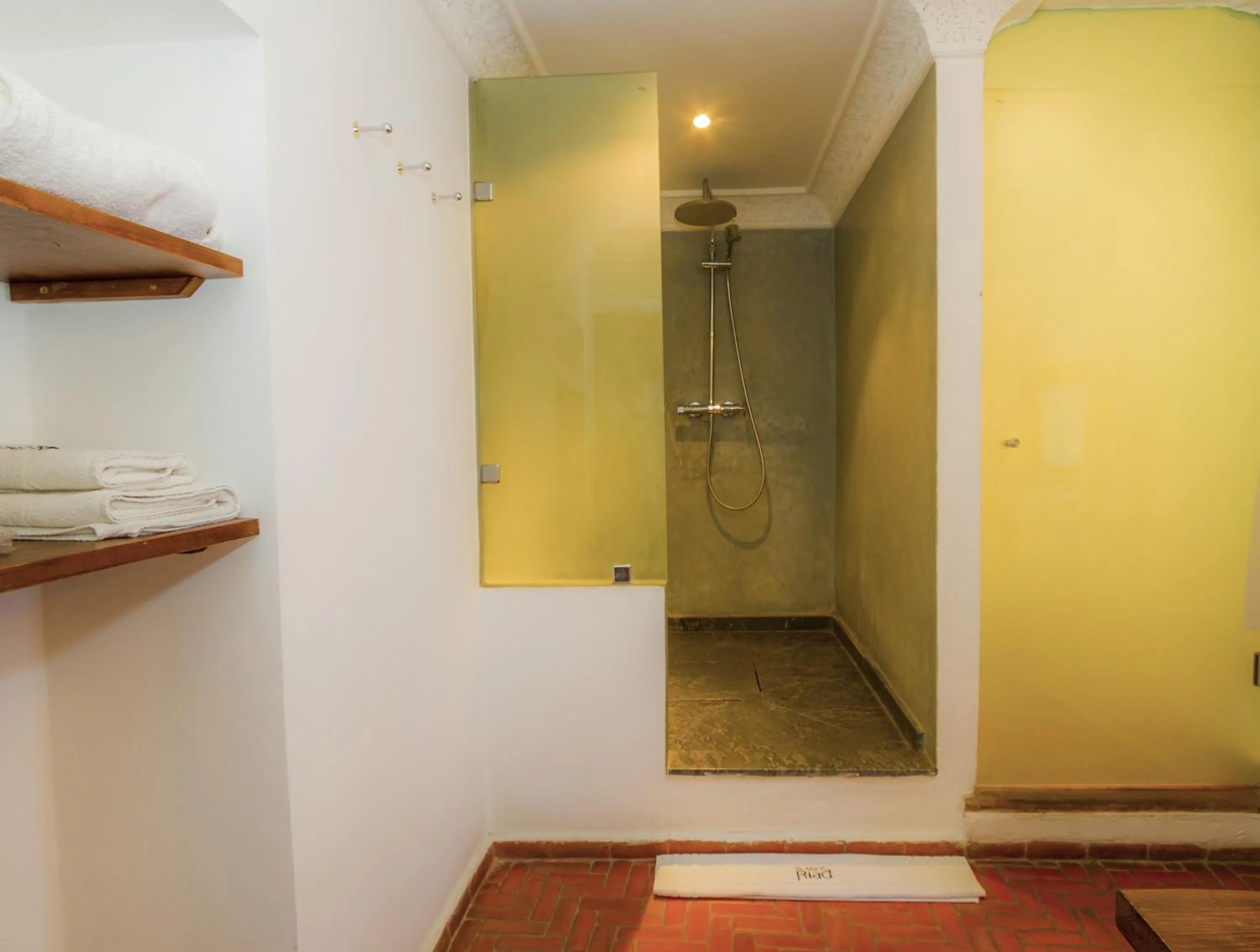 Bathroom in Hotel Blanco Riad