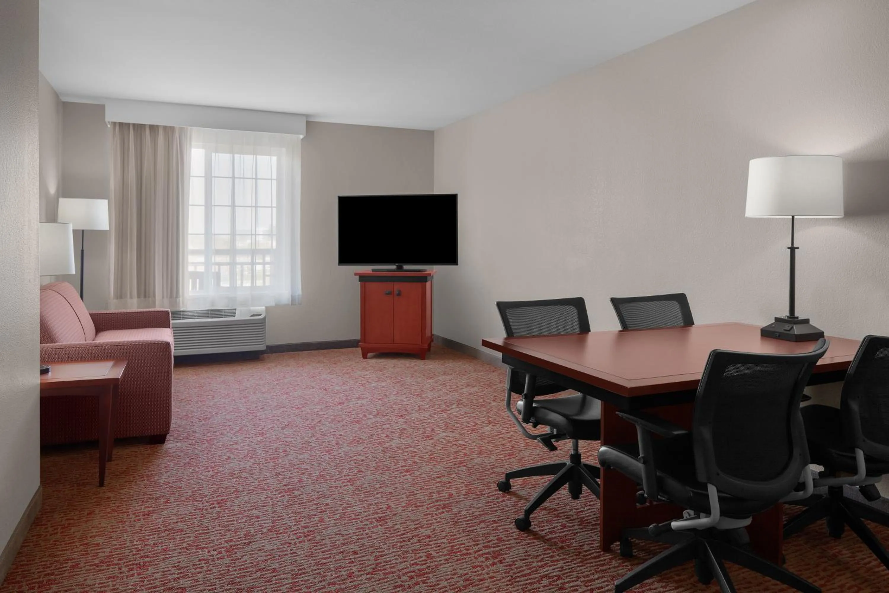 Living room in Larkspur Landing Extended Stay Suites Campbell