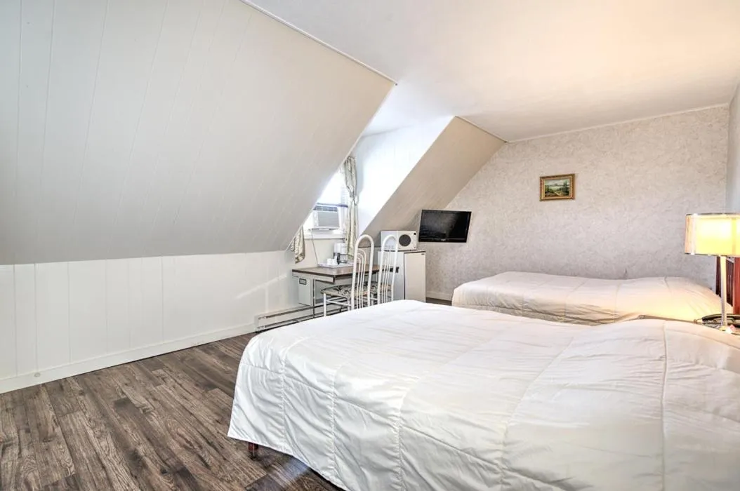 Bed in Motel Grande Ile