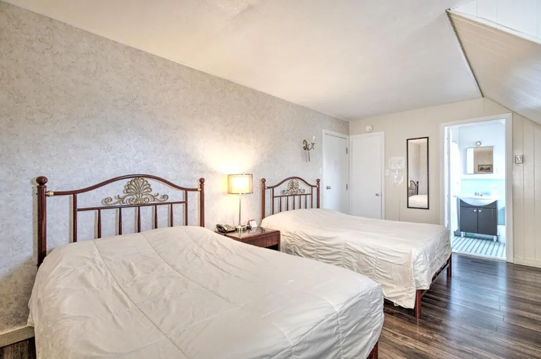 Bed in Motel Grande Ile