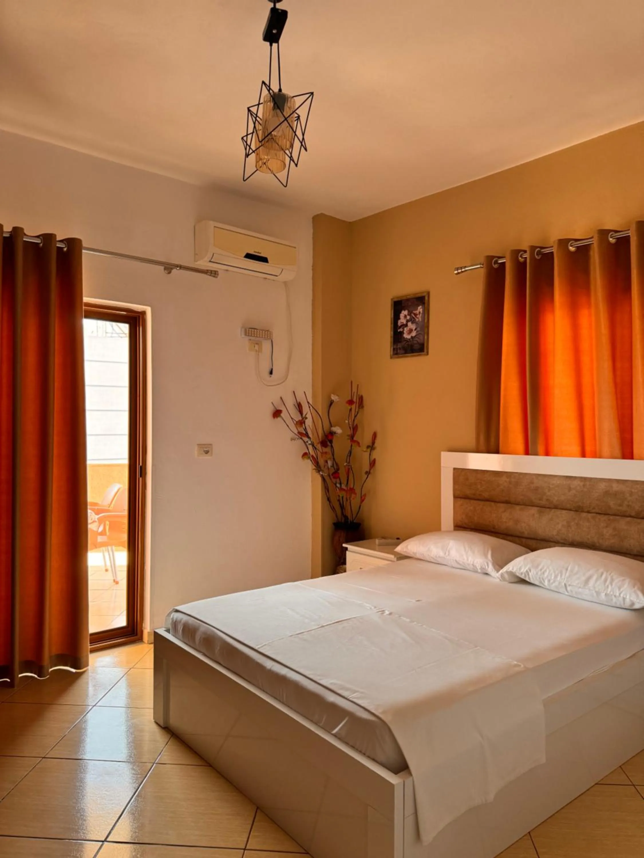 Apartment with Balcony in Vila Spiro