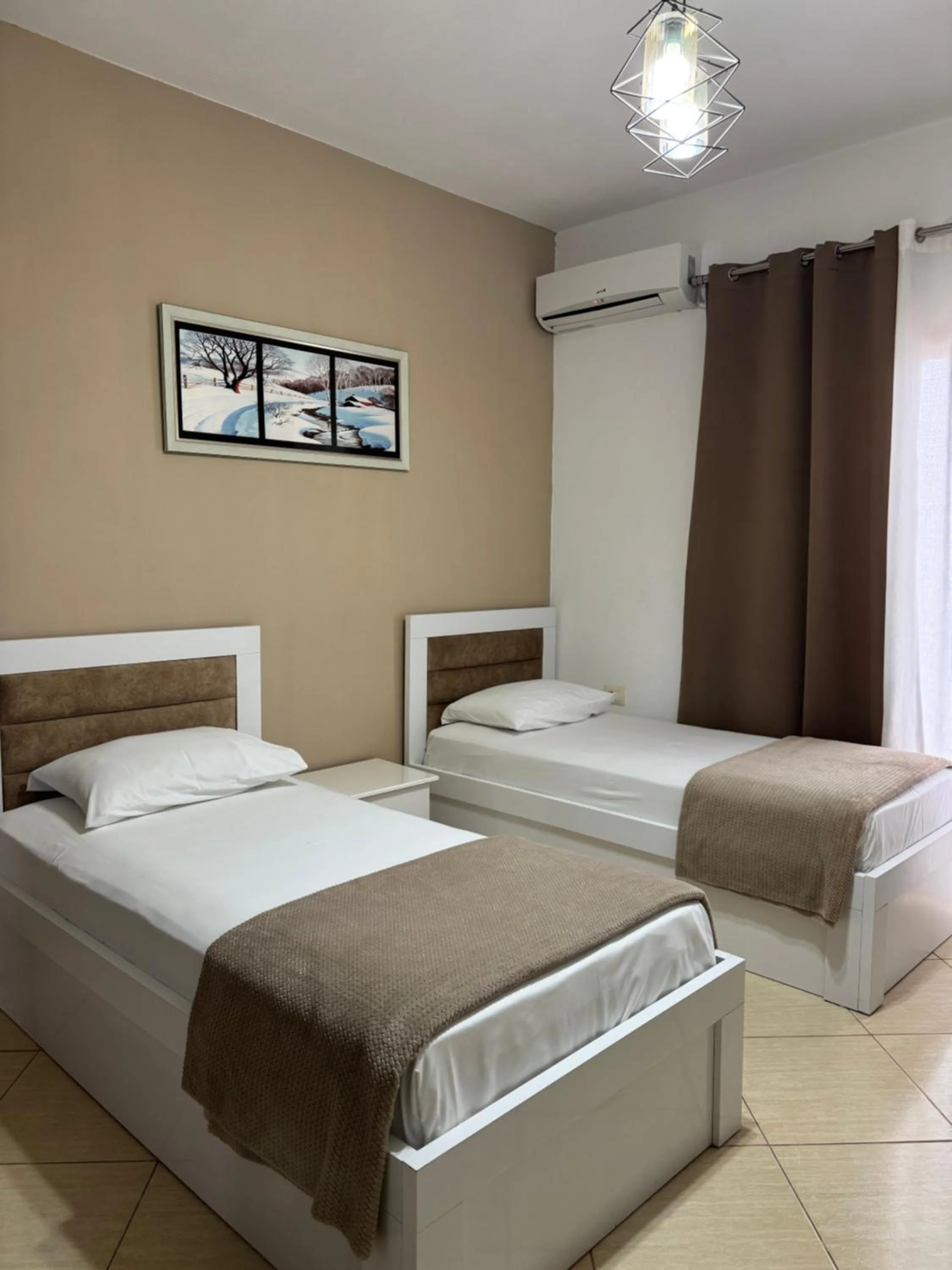 Two-Bedroom Apartment in Vila Spiro
