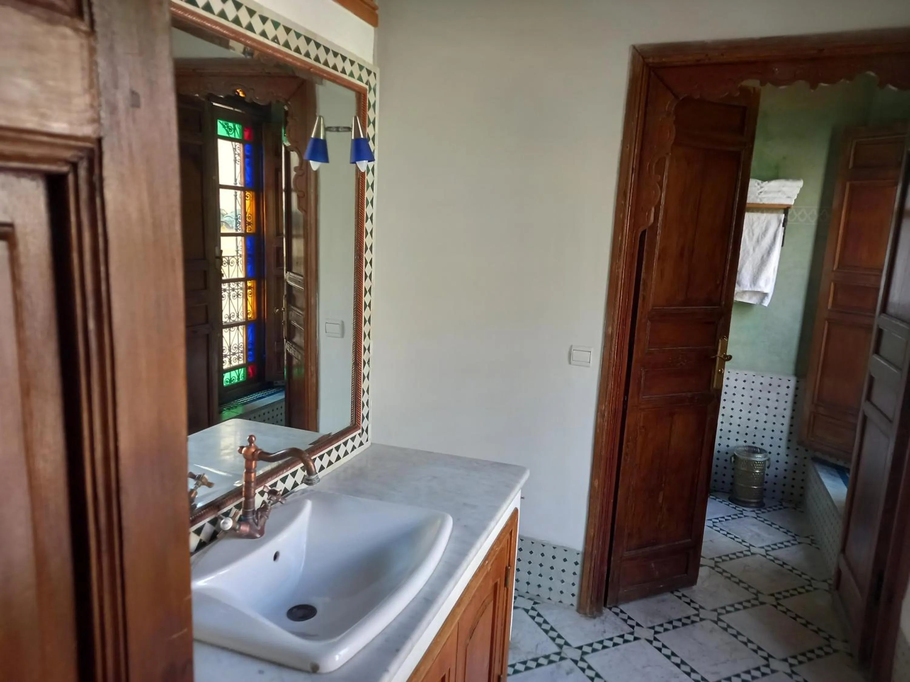 Shower in Riad Jaouhara